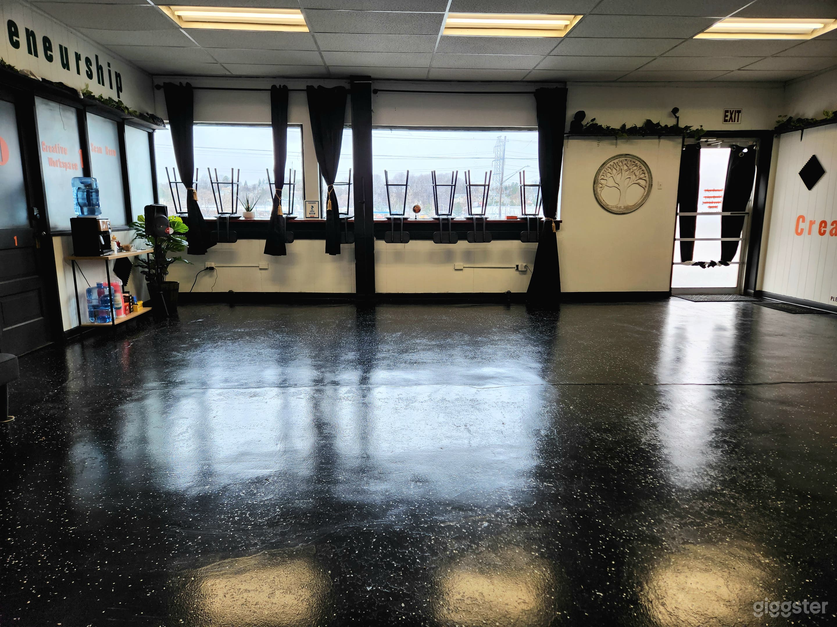 Unleash Your Creativity: The Ultimate Creative Hub Photo 4