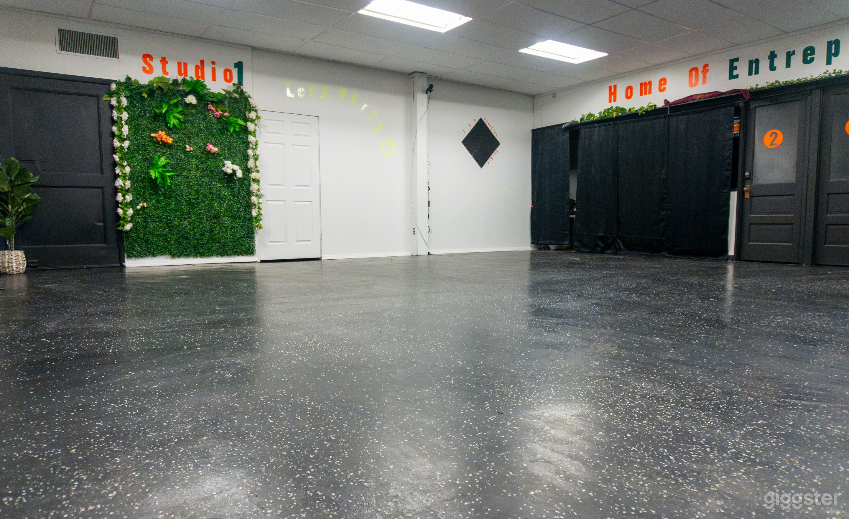 Studio1 - Over 750 sqft of Space