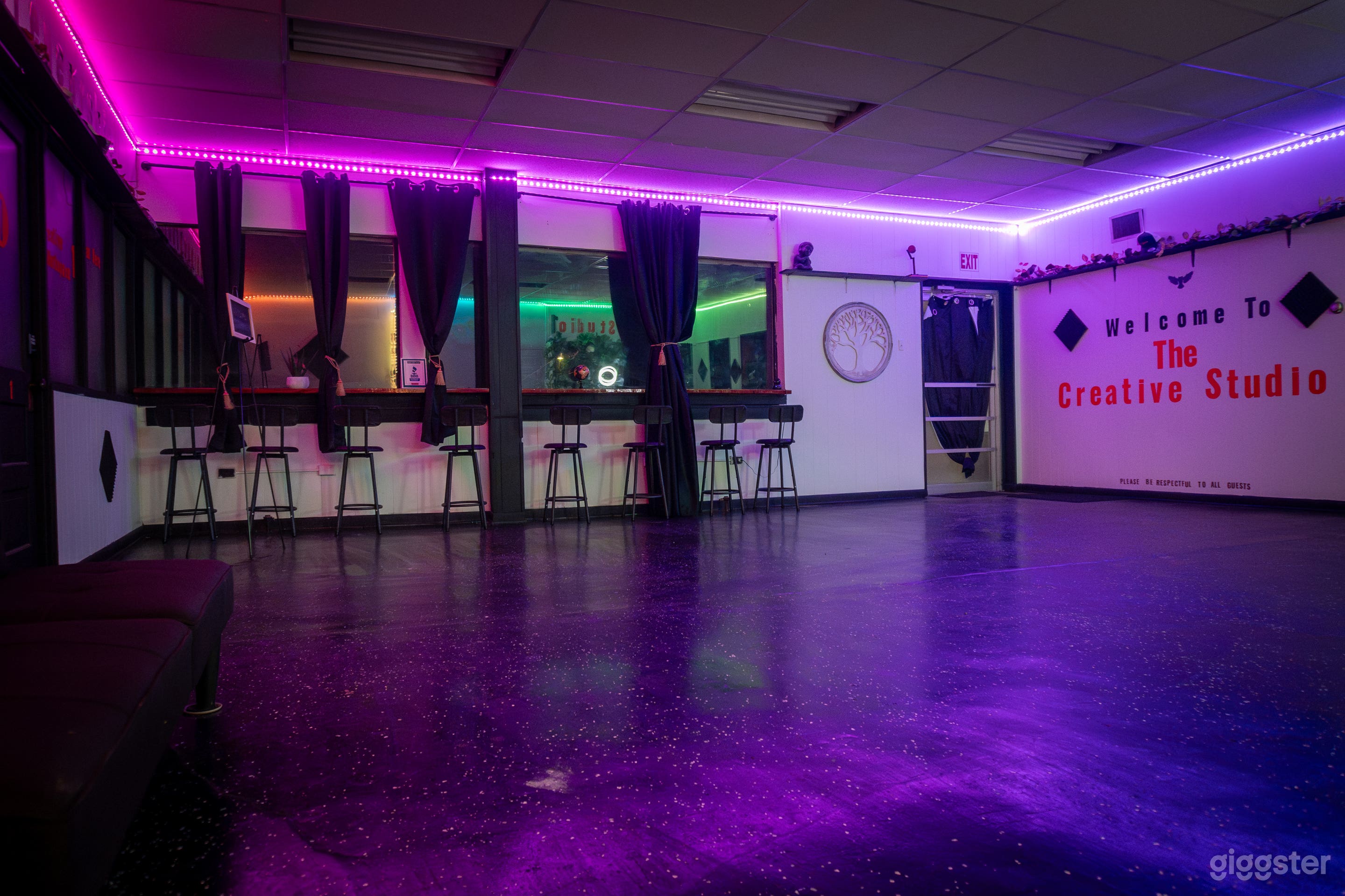 Unleash Your Creativity: The Ultimate Creative Hub Photo 3