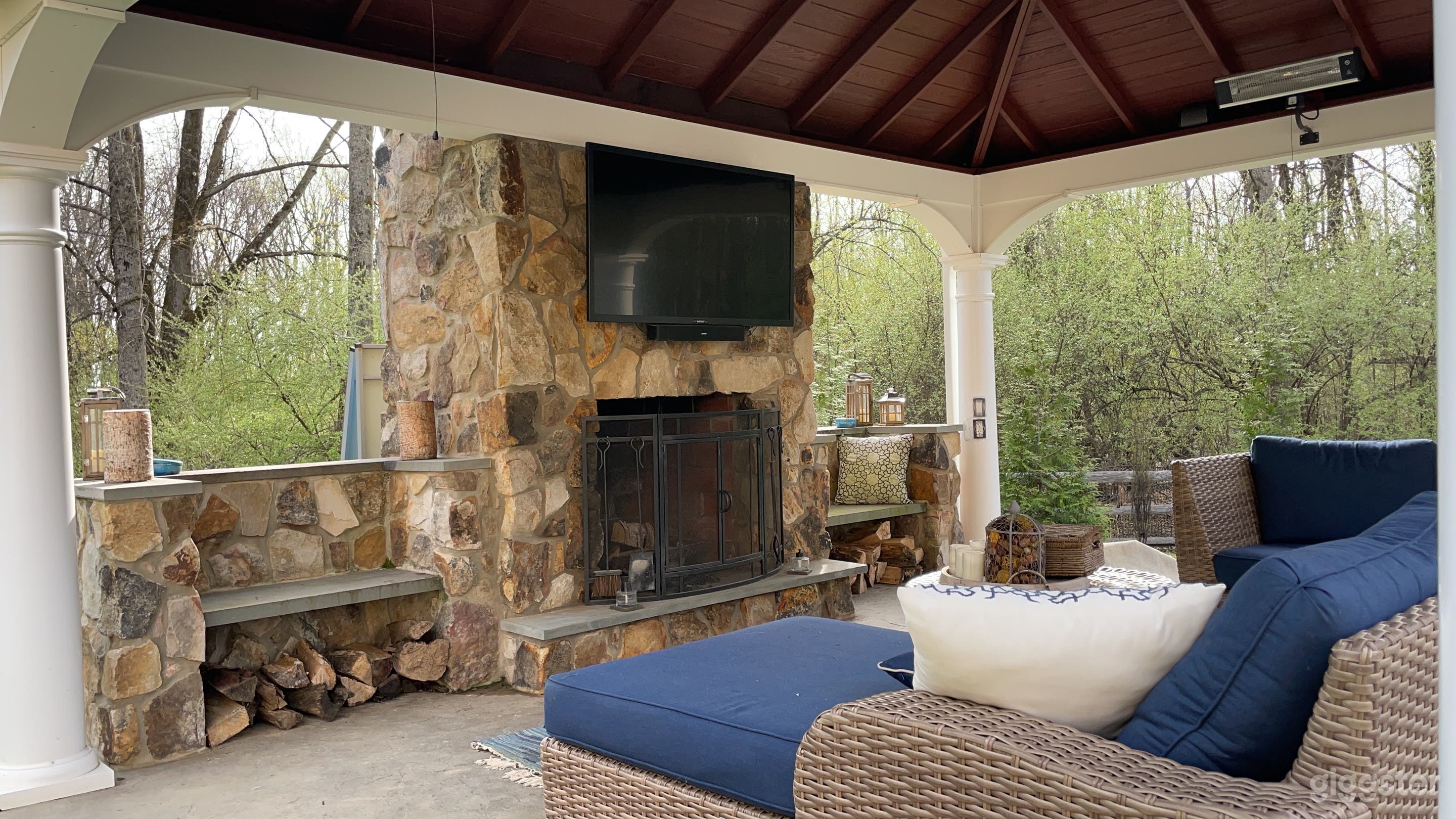 Wood burning outdoor fireplace 