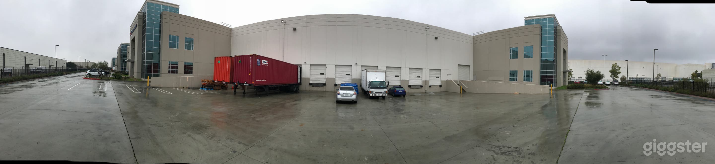 Warehouse Yard in South Bay    Photo 3