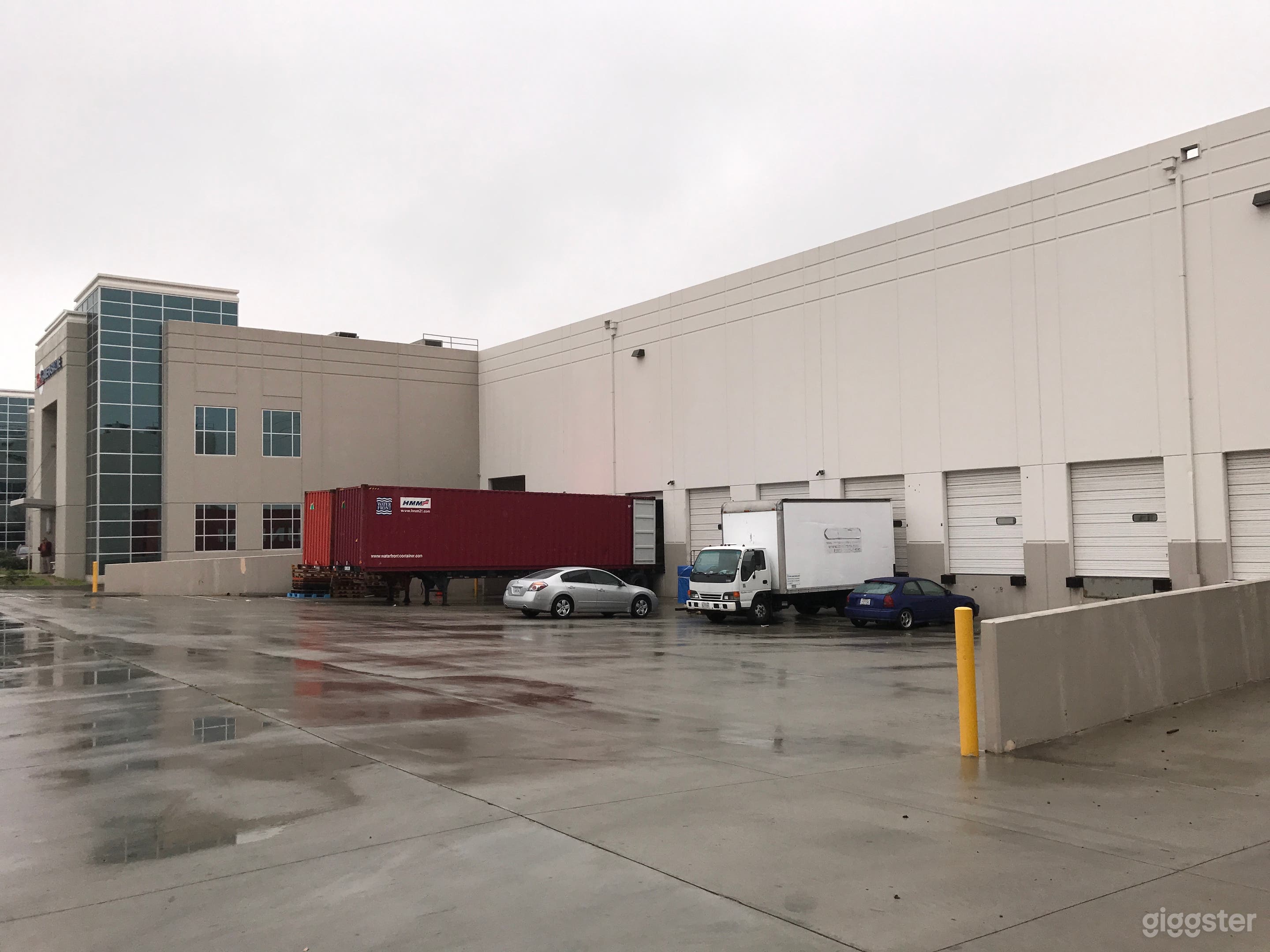 Warehouse Yard in South Bay    Photo 1