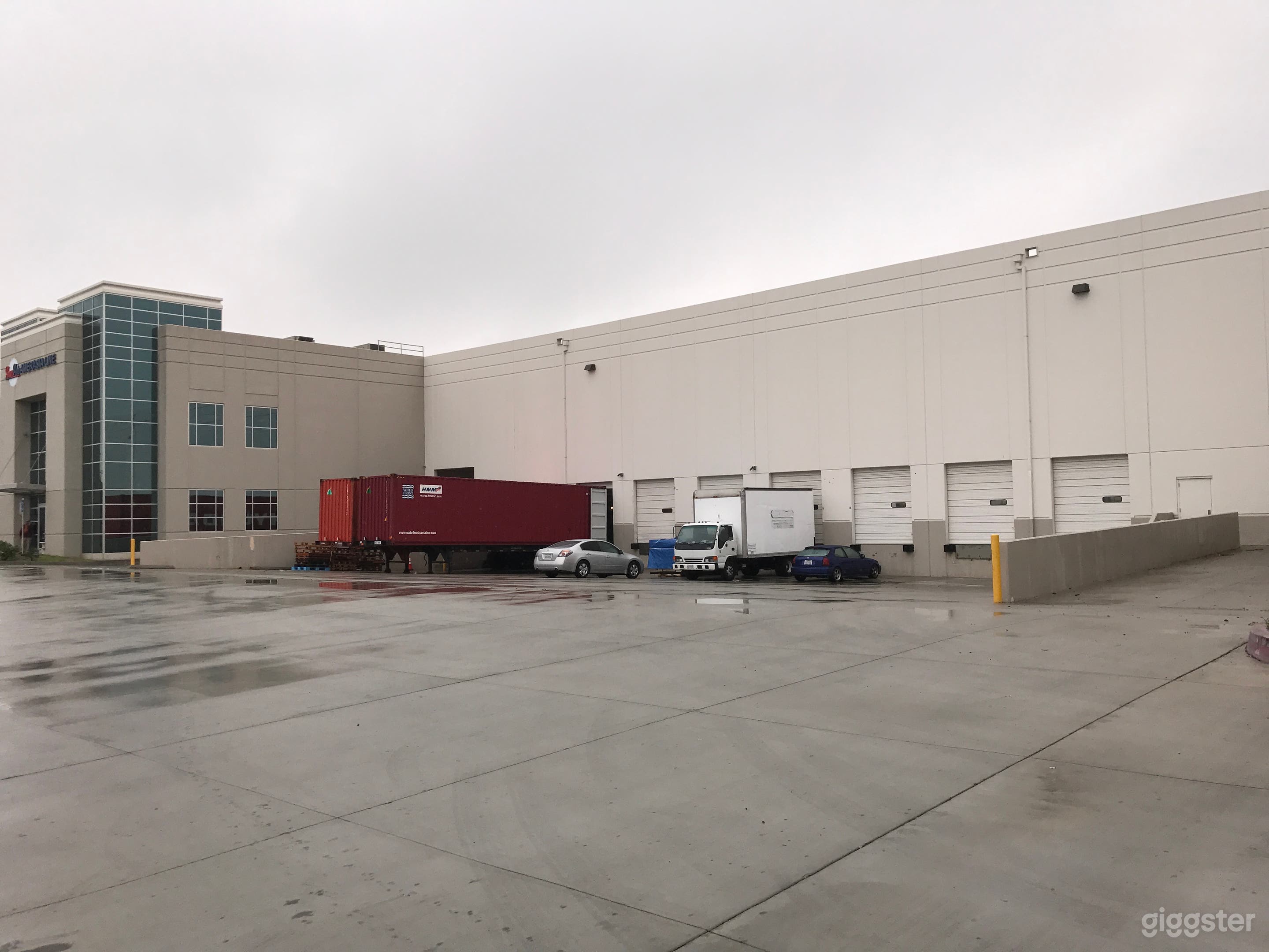 Warehouse Yard in South Bay    Photo 2