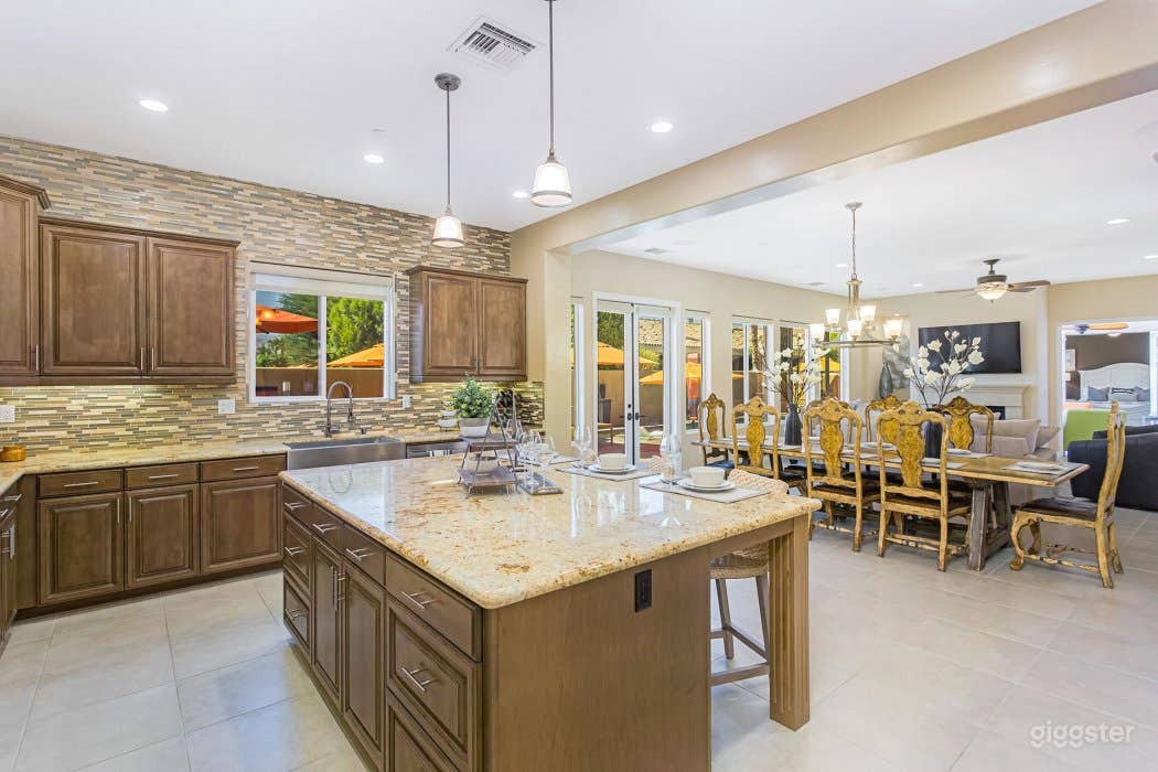 Desert House with open space Photo 3