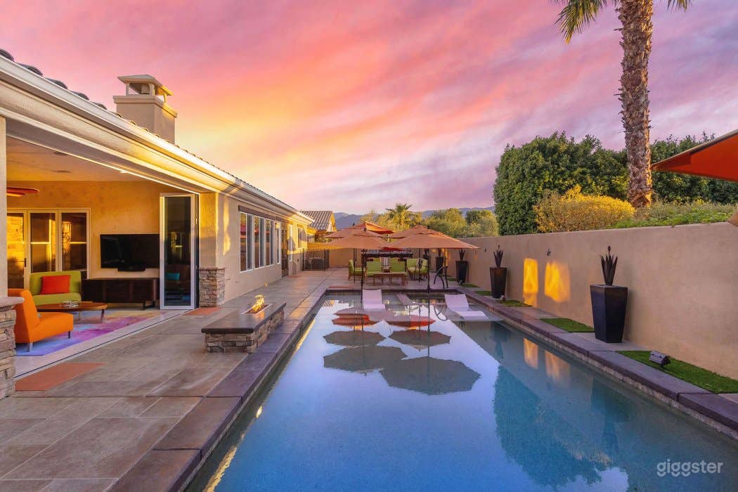 Desert House with open space Photo 1