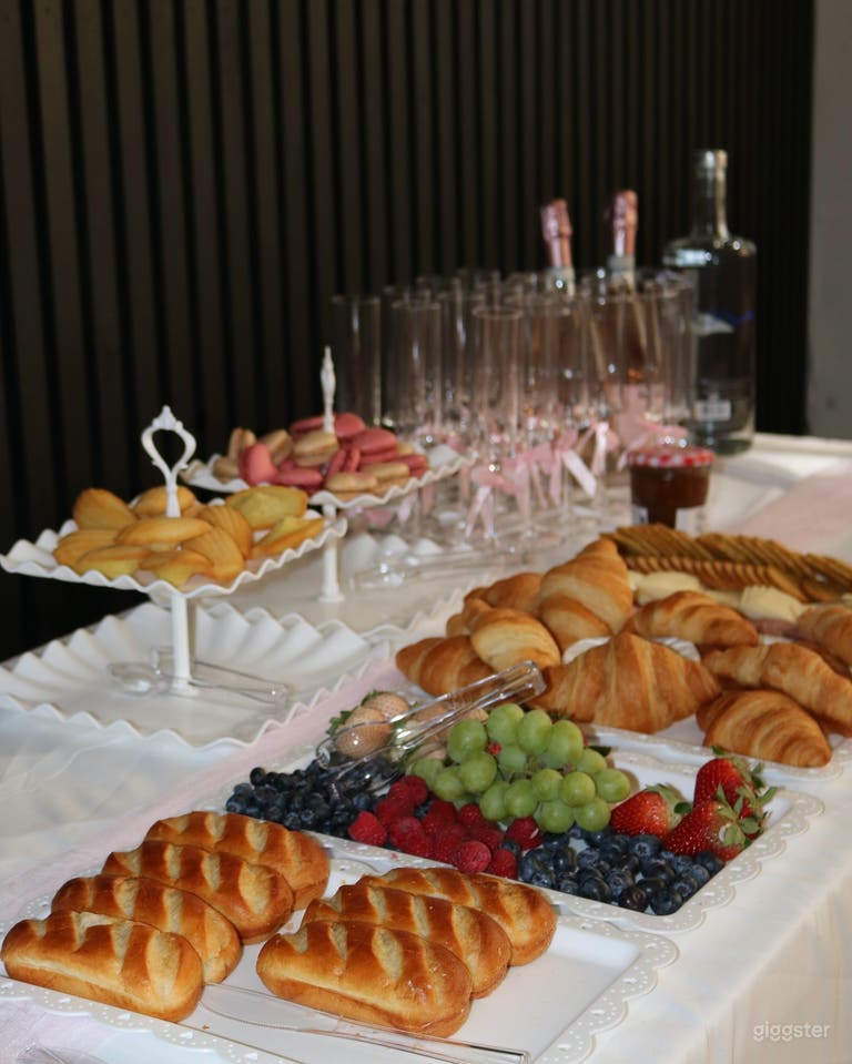  Luxury Event Space with Aesthetic + Natural Lighting 