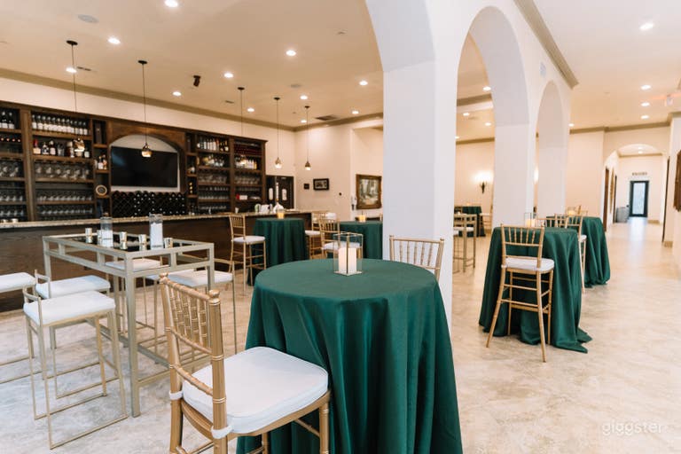   Cozy and Warm Cocktail Bar for Events  