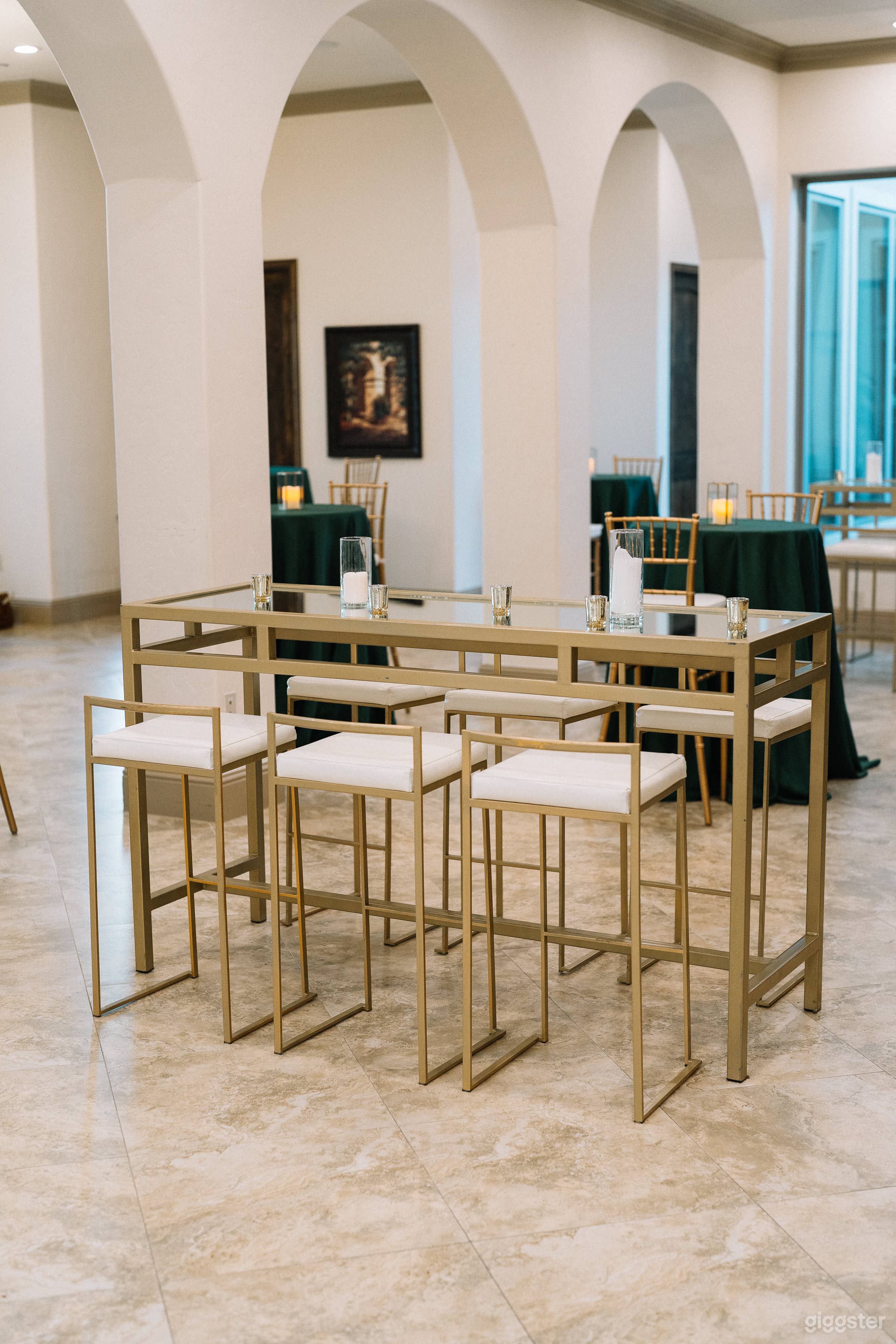  Cozy and Warm Cocktail Bar for Events  Photo 3