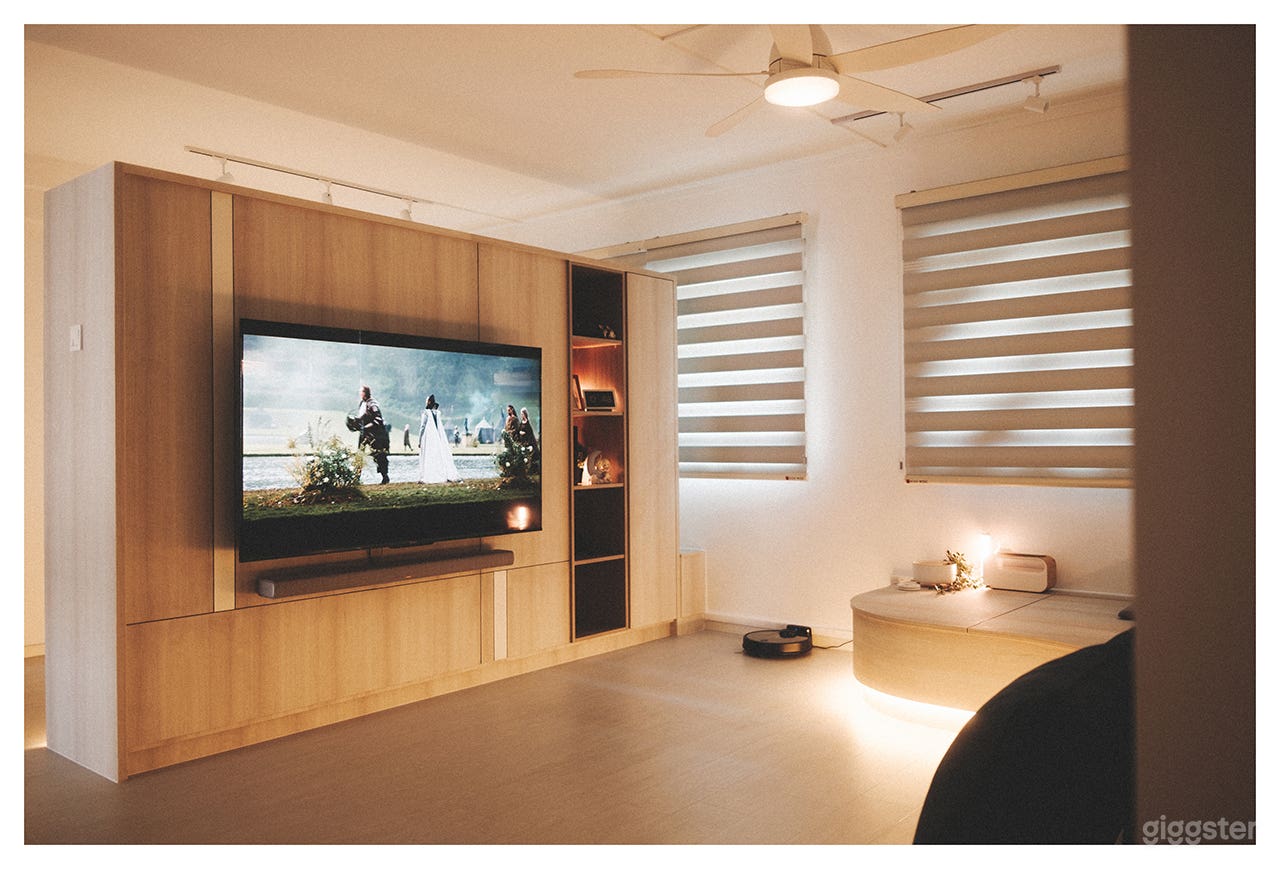 Different lighting setup to create cosy/dark ambience