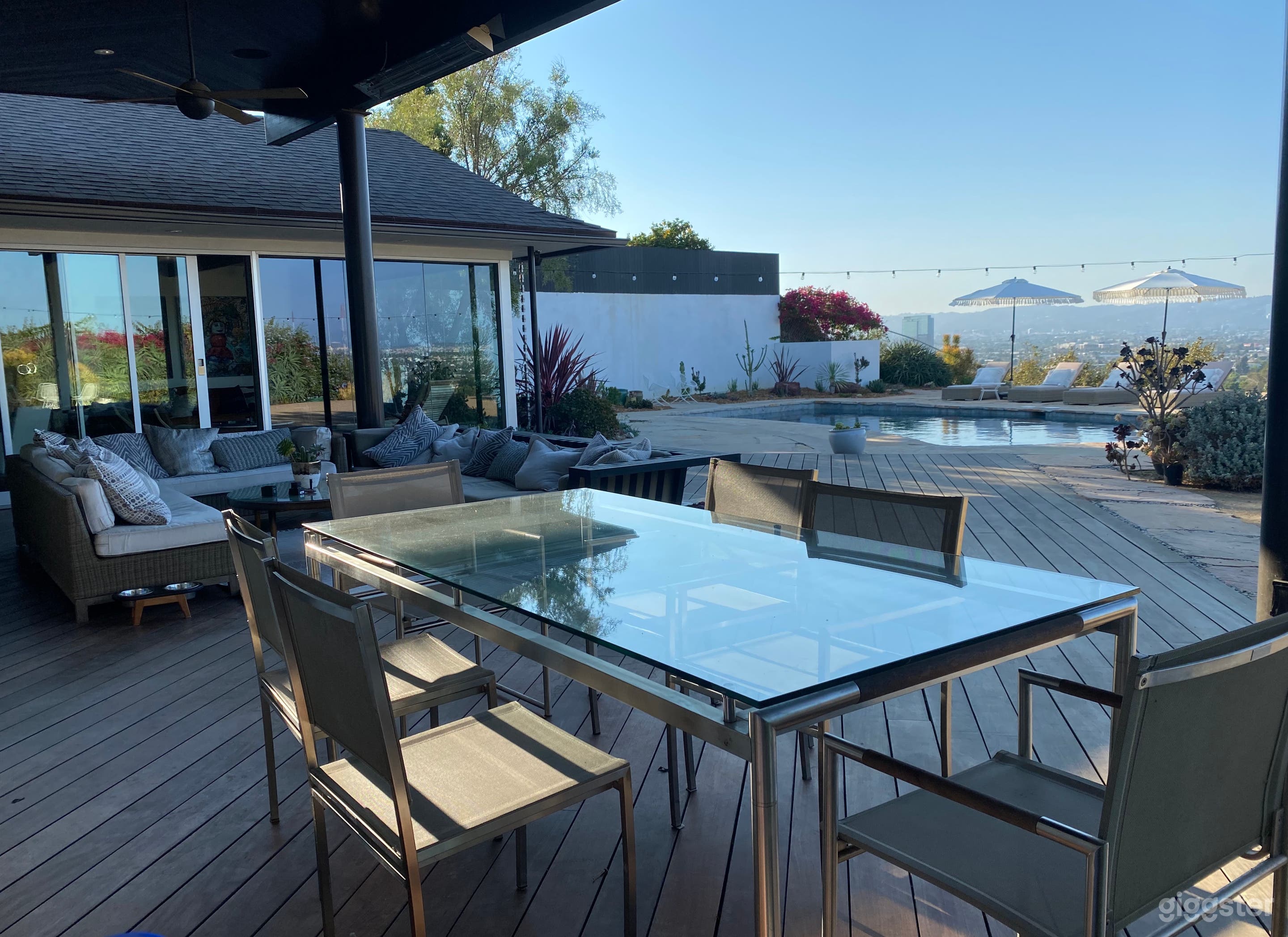 Mid Century Ranch Style Home w/ Amazing View of LA Photo 3