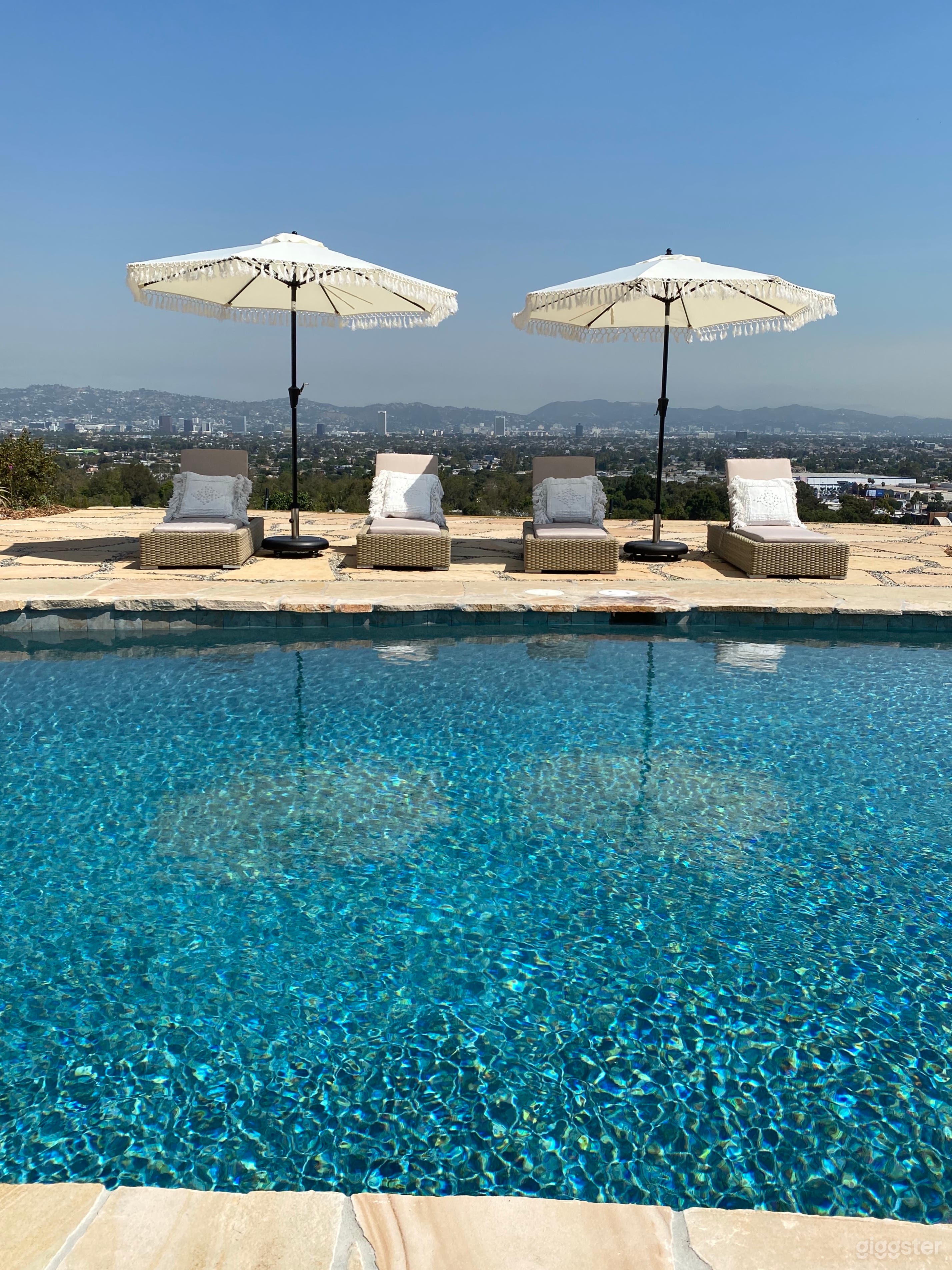 Mid Century Ranch Style Home w/ Amazing View of LA Photo 4