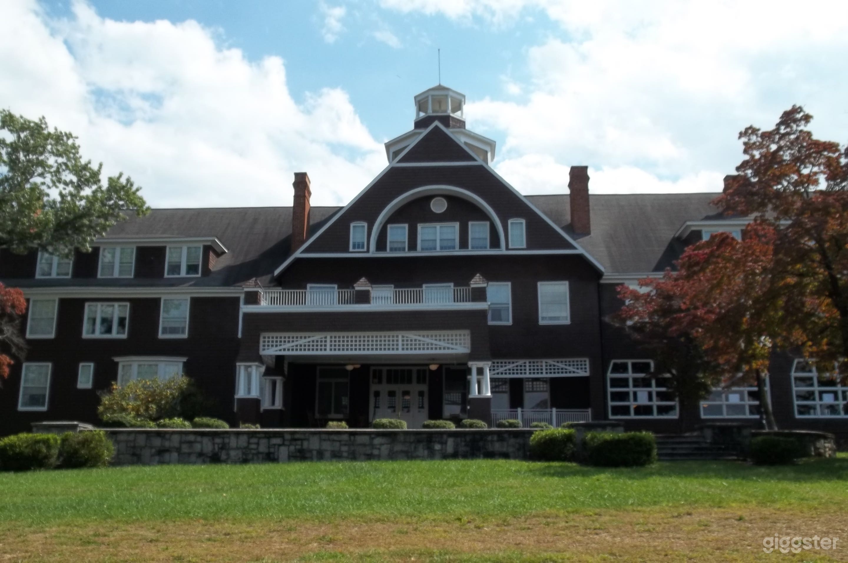 View of front center and left side 