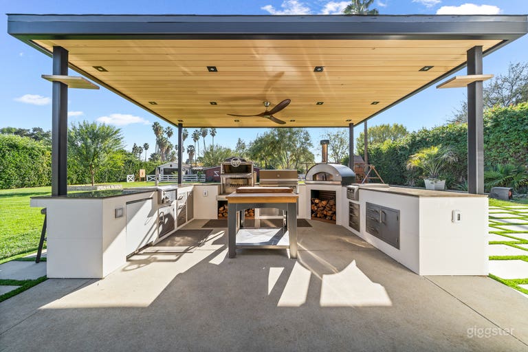  Modern Farmhouse and Barn.  Large flat lot.   