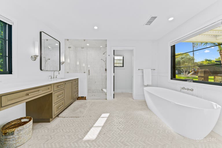  Modern Farmhouse and Barn.  Large flat lot.   