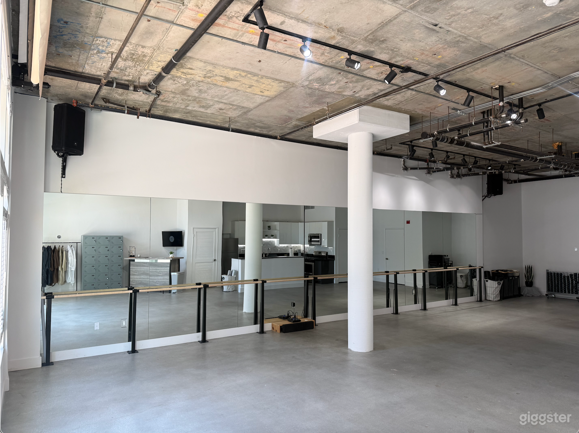 Beautiful Fitness Studio for Film & Creative Production Photo 2