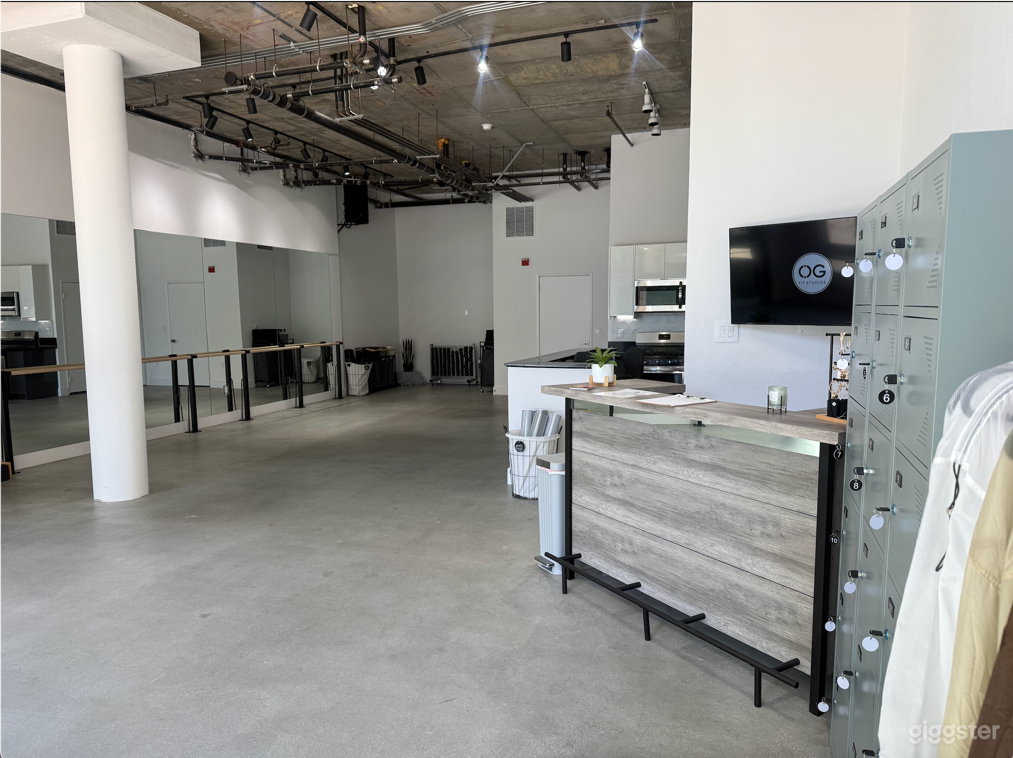 Beautiful Fitness Studio for Film & Creative Production Photo 4