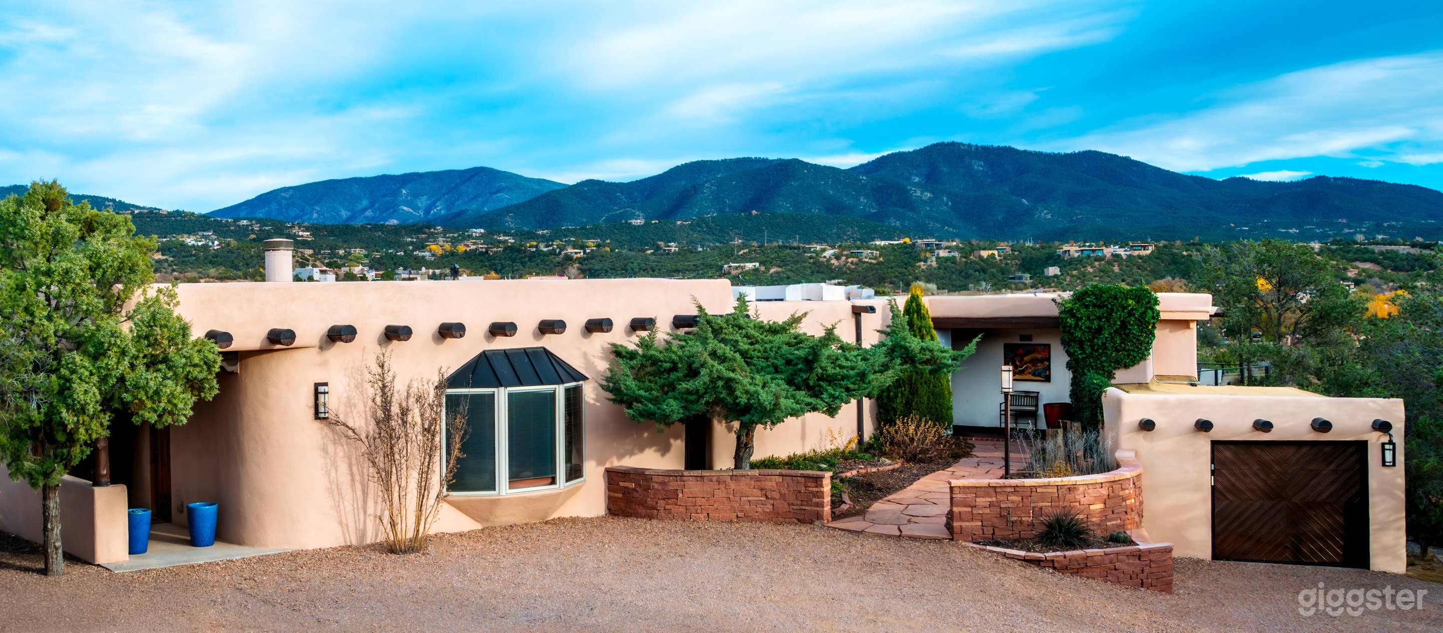 Mountain Magic in Upscale Santa Fe Haven Photo 1