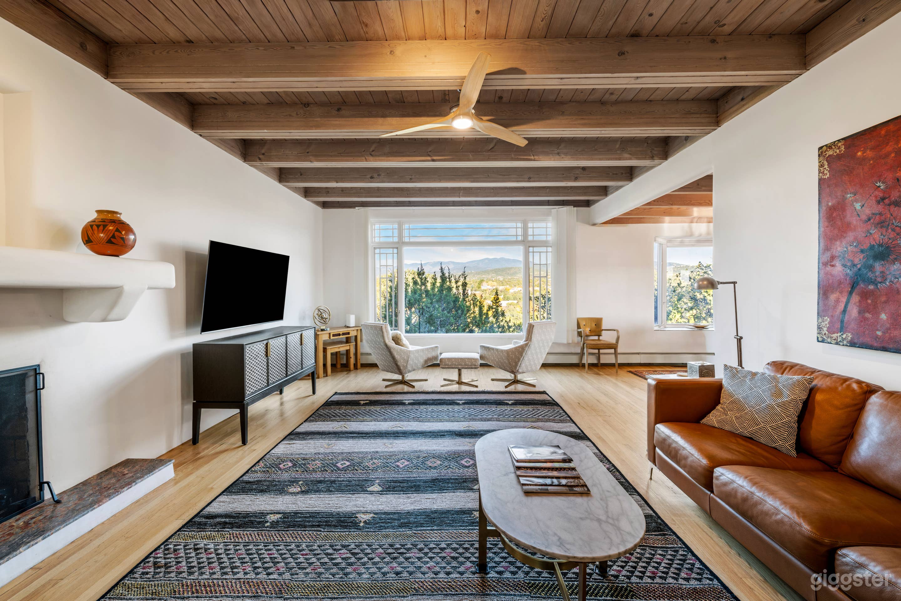 Mountain Magic in Upscale Santa Fe Haven Photo 2