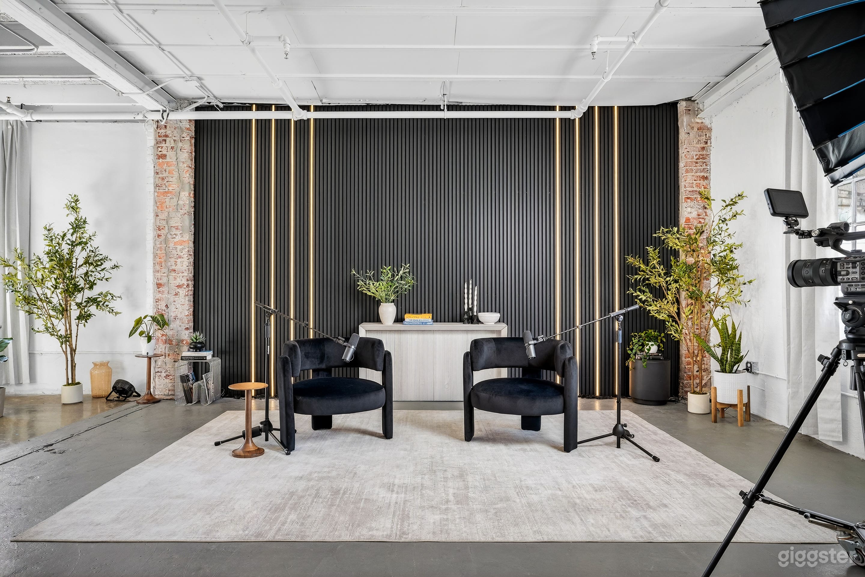 3,000sqft Loft Style Studio Photo 4