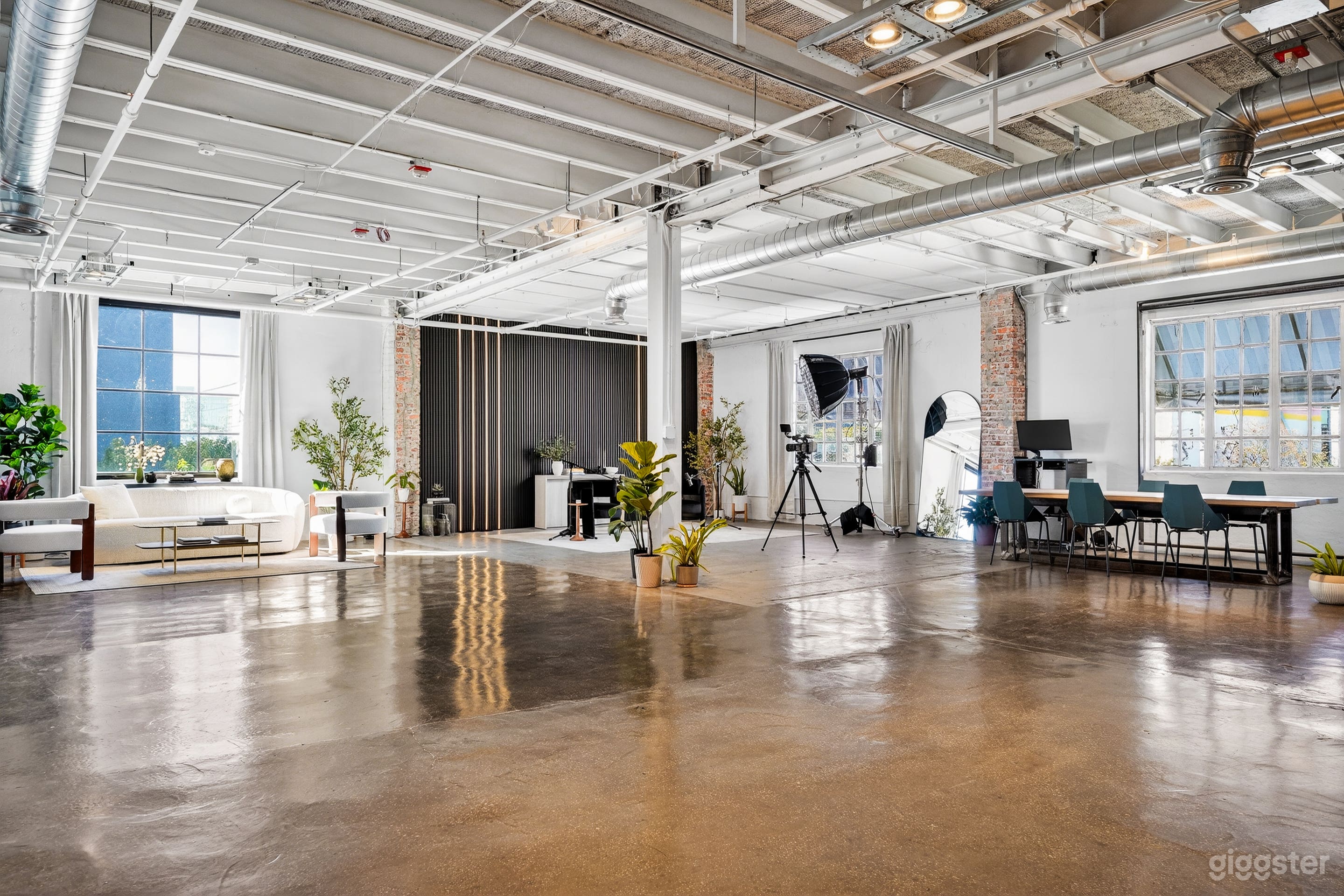 3,000sqft Loft Style Studio Photo 1