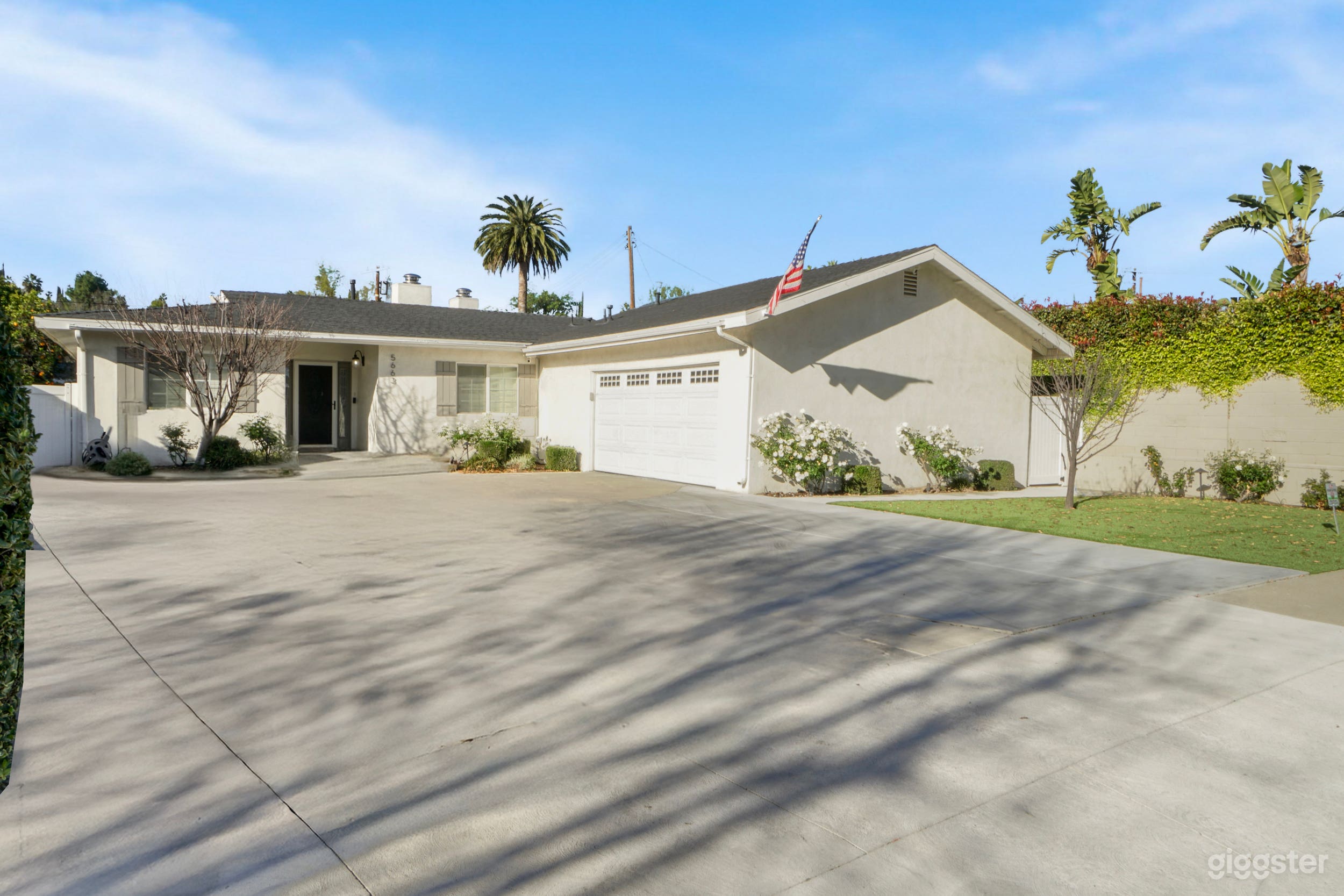 Production & Event-Ready Home w/ Pool, Guest House & Parking Photo 4