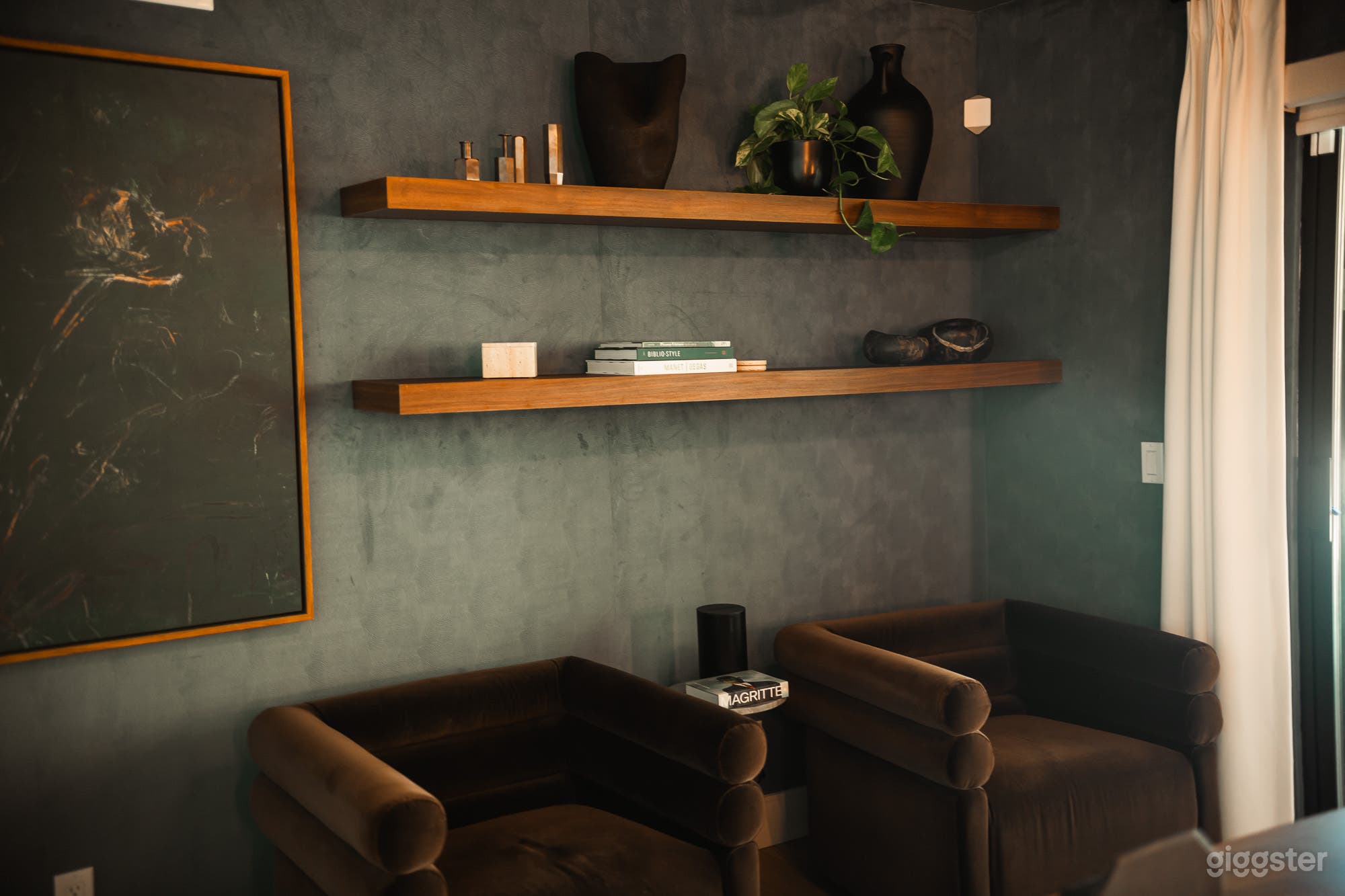 Hillside Haven Office & Podcast Studio *NO Film Permit Req.* Photo 4