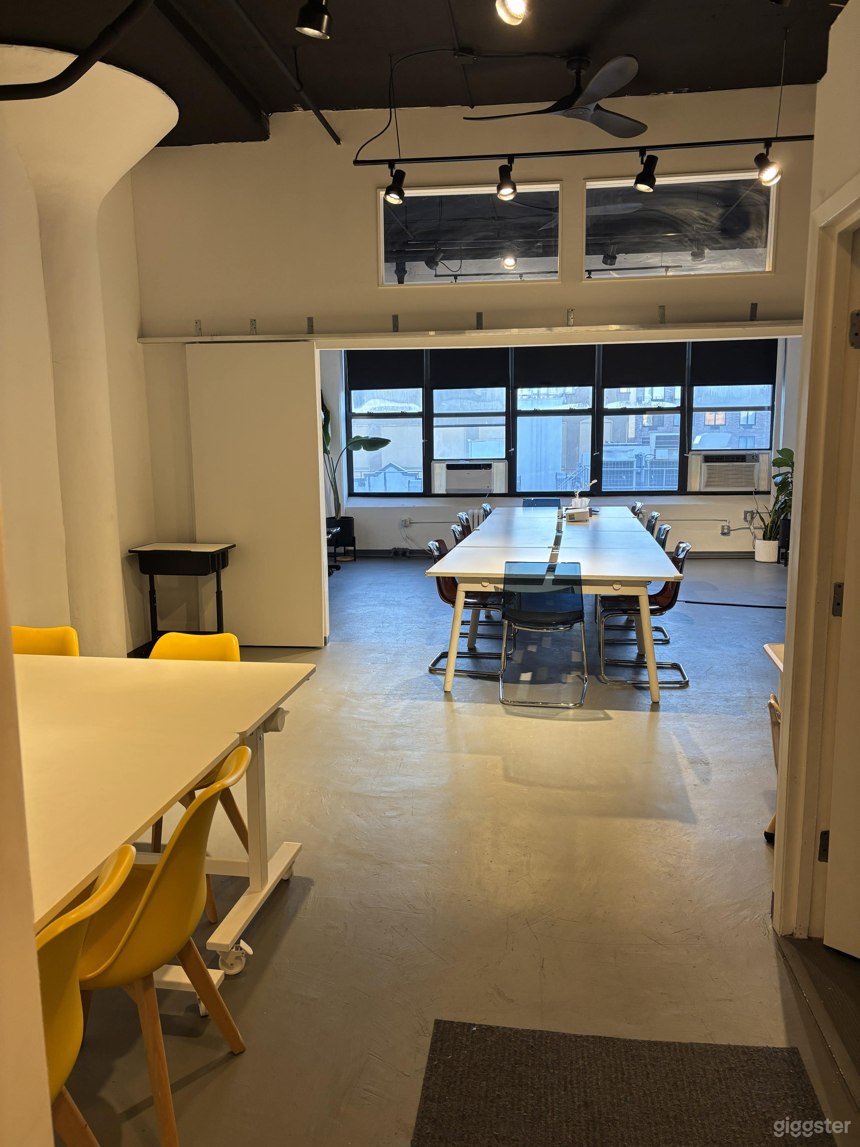 Studio, modern, high ceilings in LIC Photo 2