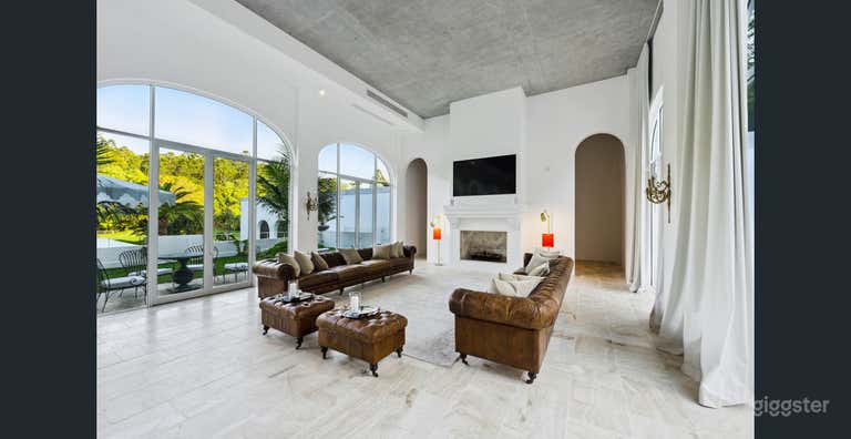  B Estate - Mediterranean Mansion with Helipad & Pool 