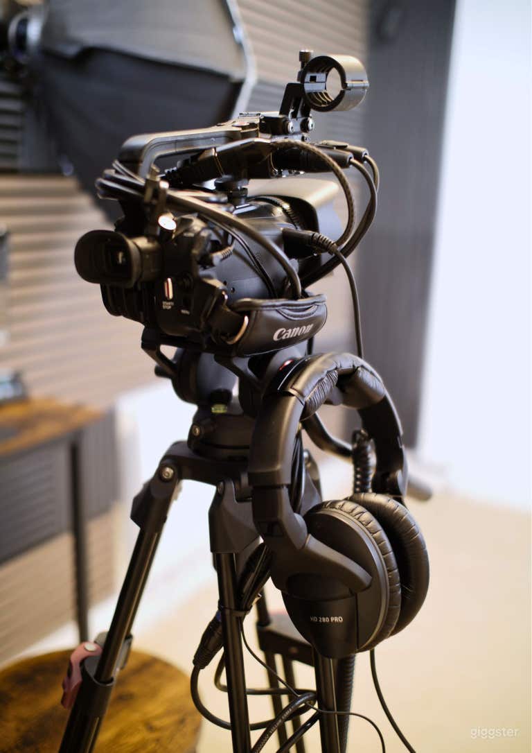  Use our on-studio camera 4k Canon XA40 