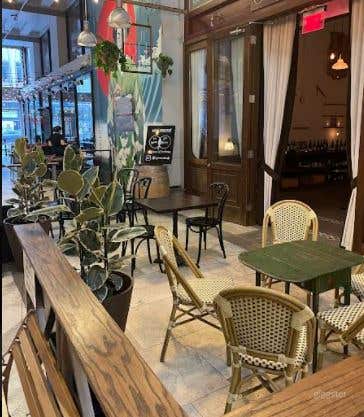 Exquisite Vintage Patio in Los Angeles Photo 4