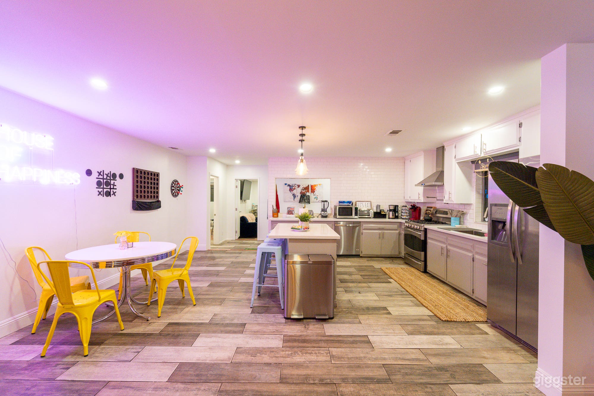 Large Stylish 4 Bed House with Tons of FREE Parking  Photo 1