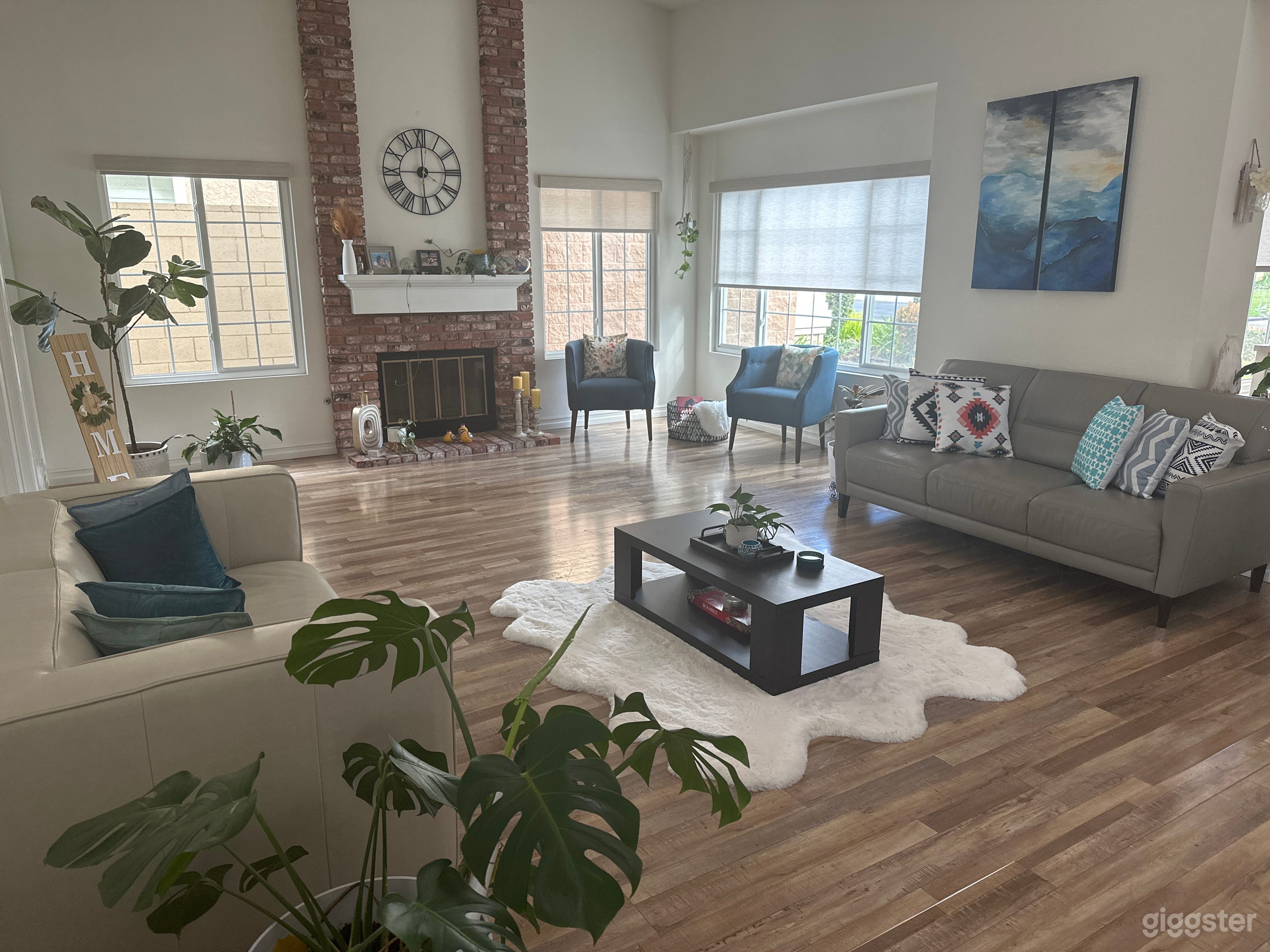 Exquisite Modern Farmhouse Photo 1