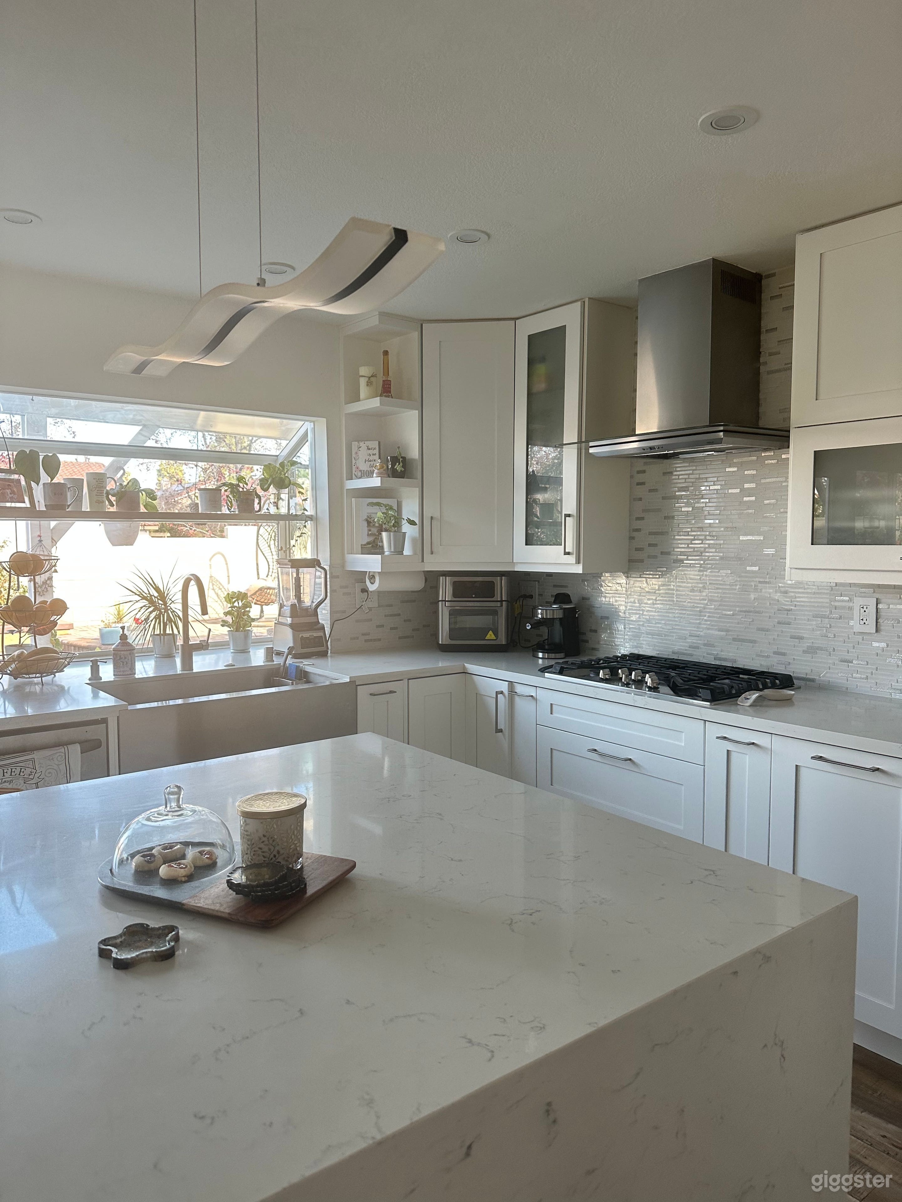 Exquisite Modern Farmhouse Photo 4