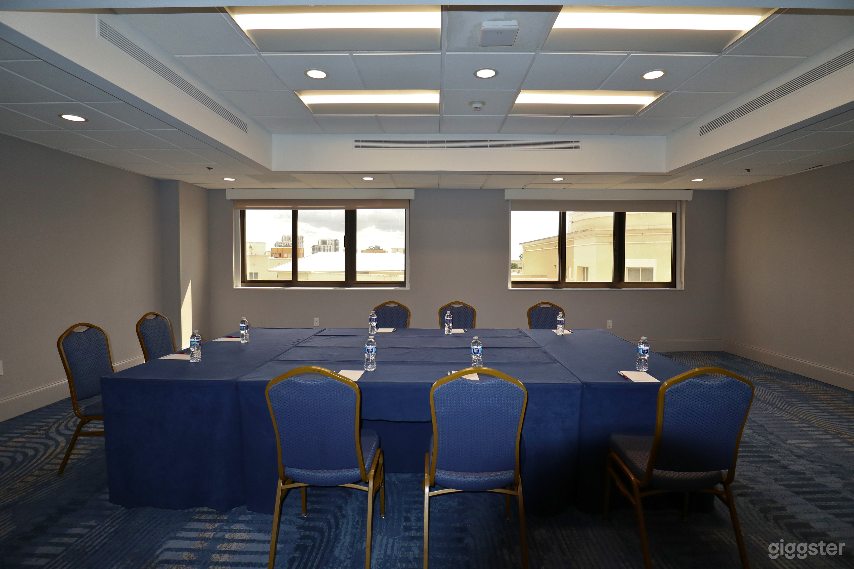 Elegant 7th Floor Meeting Rooms for Business Events Photo 4
