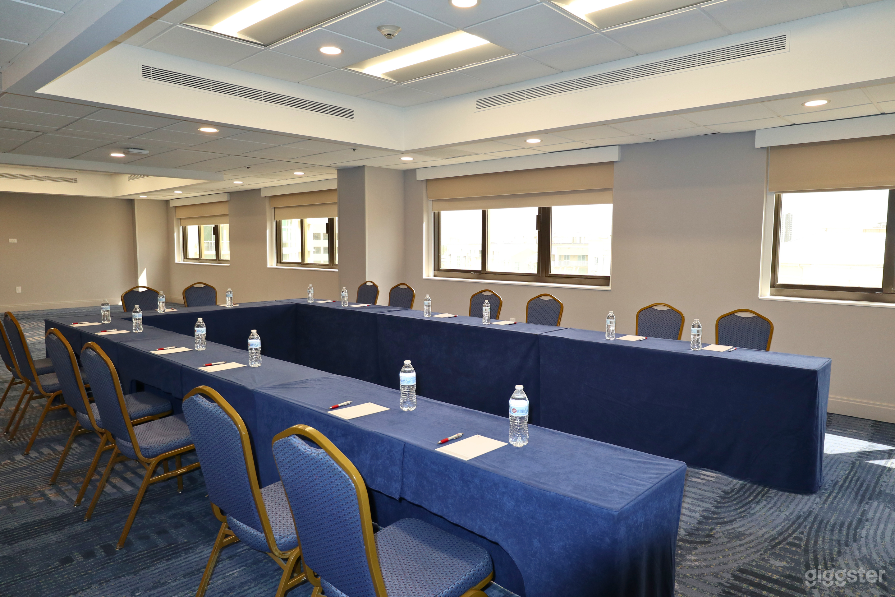 Elegant 7th Floor Meeting Rooms for Business Events Photo 1
