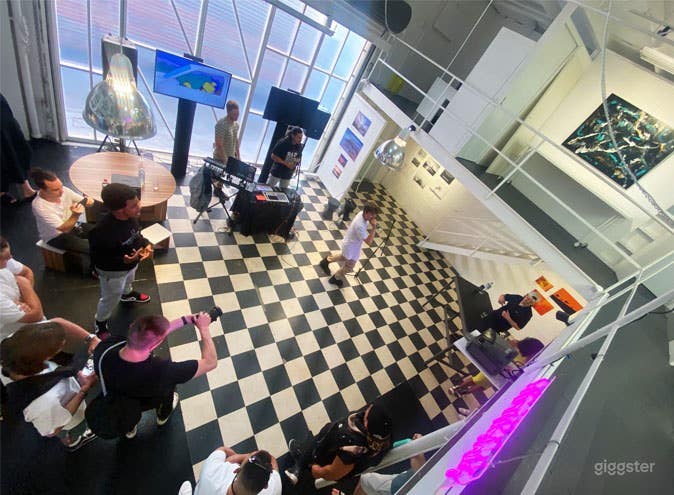 New-York Style Loft Art Gallery Photo 3