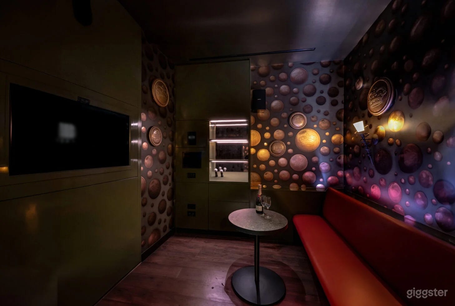 The Button Up Room Photo 1