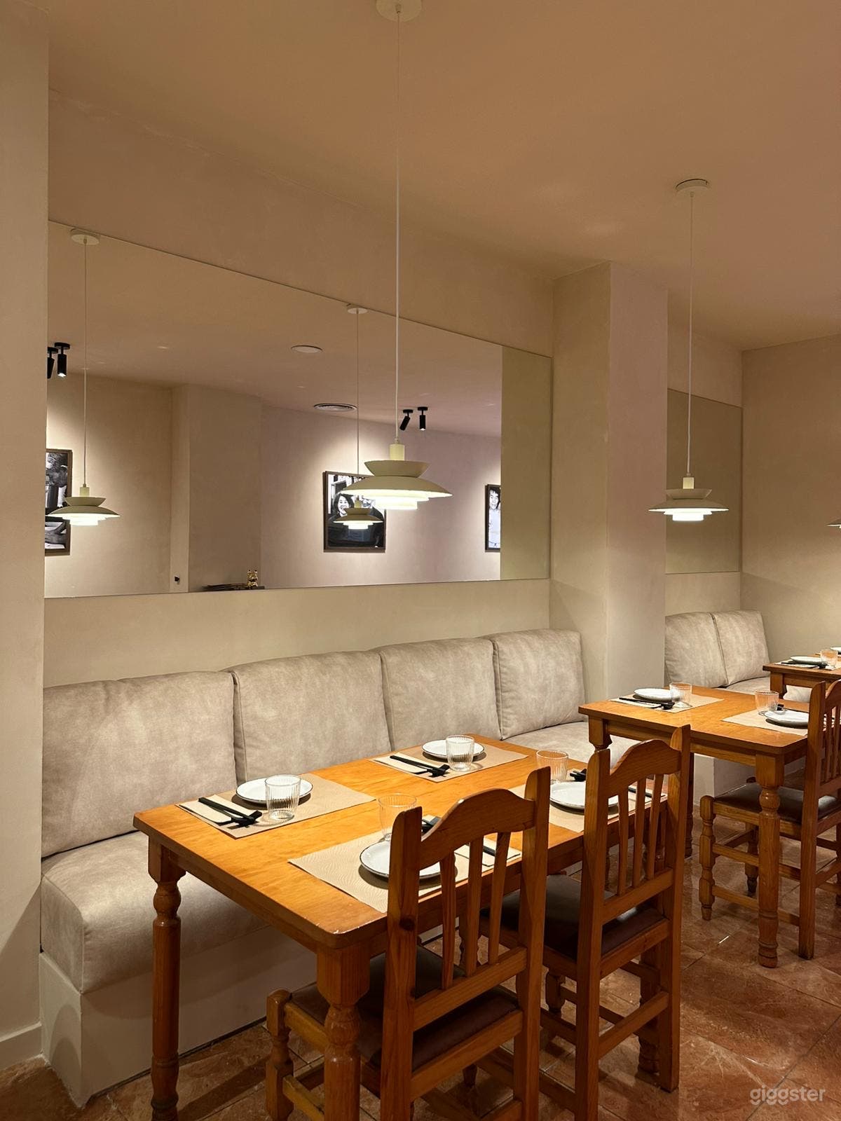 Restaurante familiar coreano minimalista Foto 1
