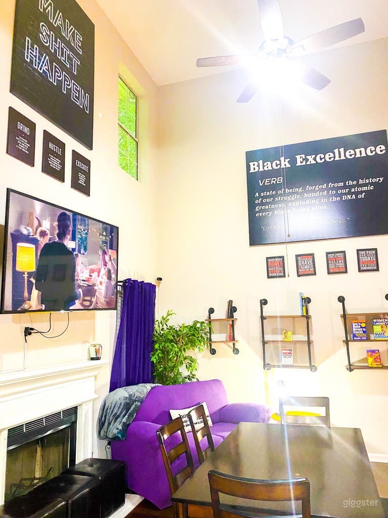  Gathering space perfect for meetings &amp; mingling. Iconic art perfect for filming and photos. 