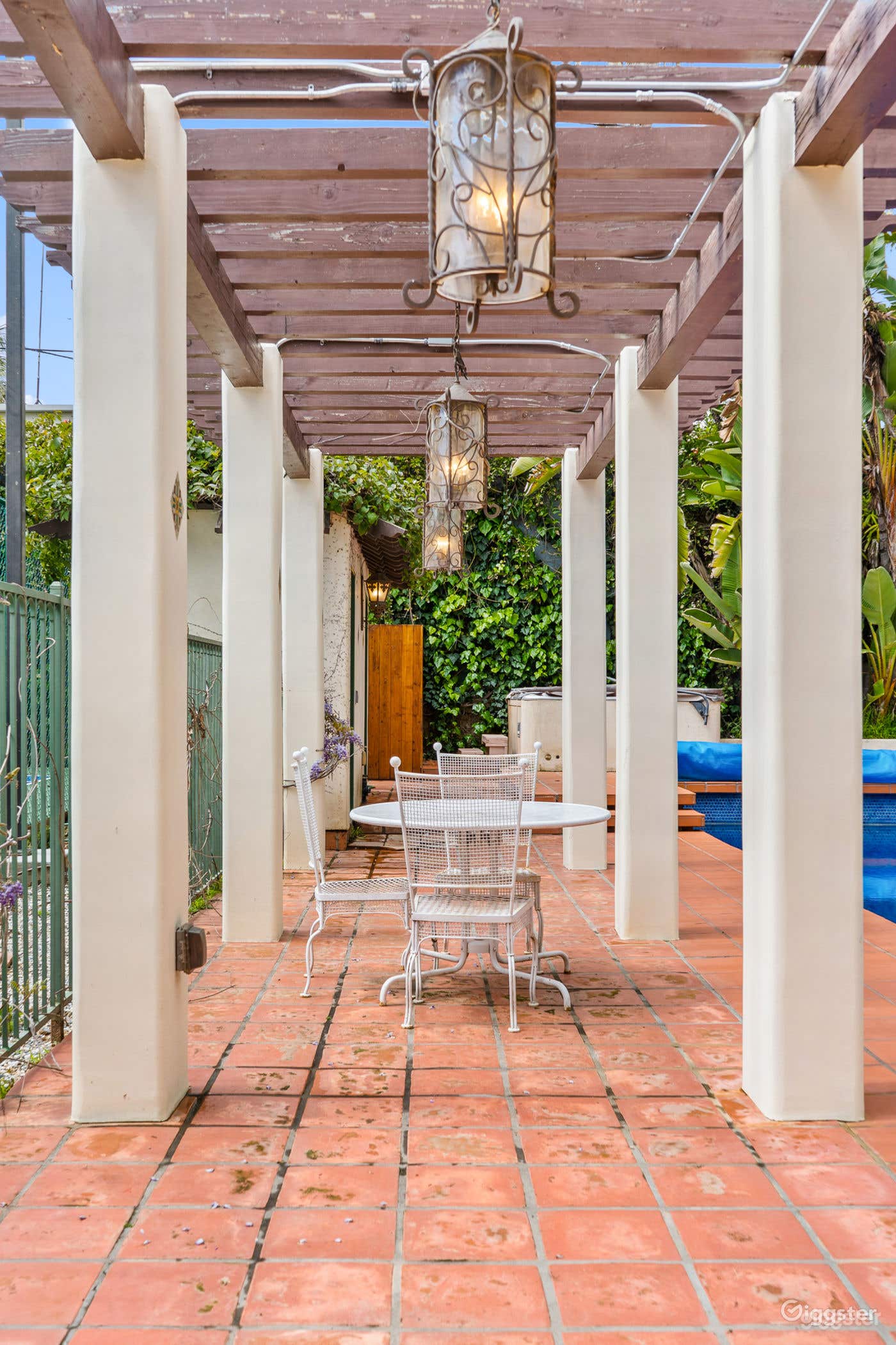 ENCHANTING SPANISH HAVEN: PARKYNS REVIVAL/POOL Photo 3