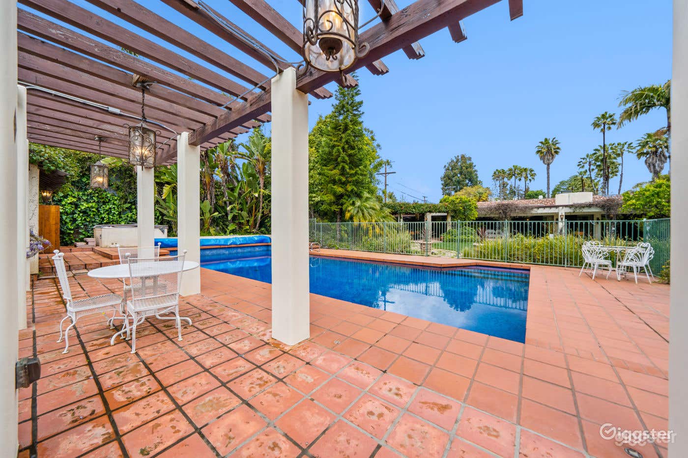 ENCHANTING SPANISH HAVEN: PARKYNS REVIVAL/POOL Photo 2