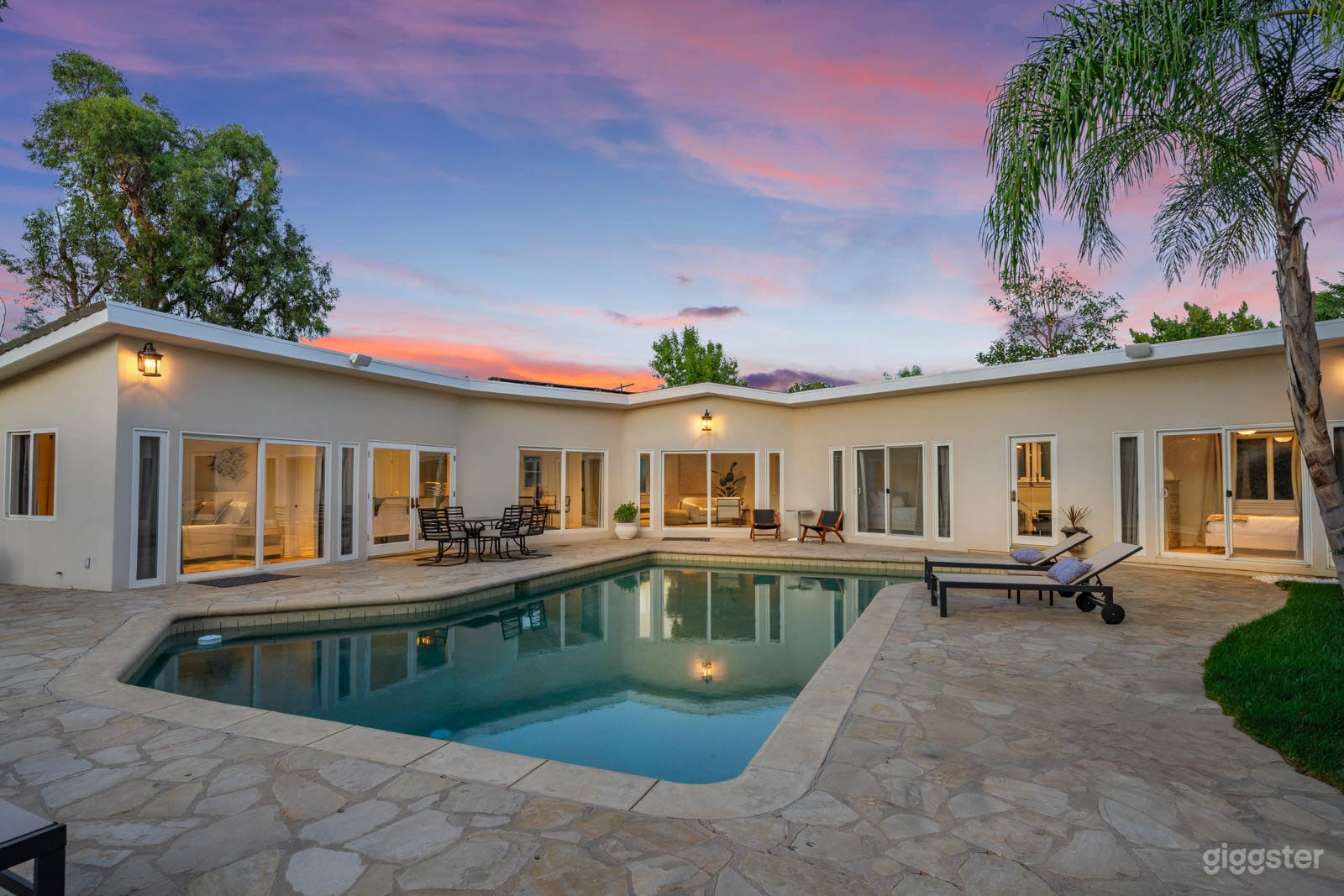 Extravagant Luxury Estate w/ Massive Backyard Photo 3