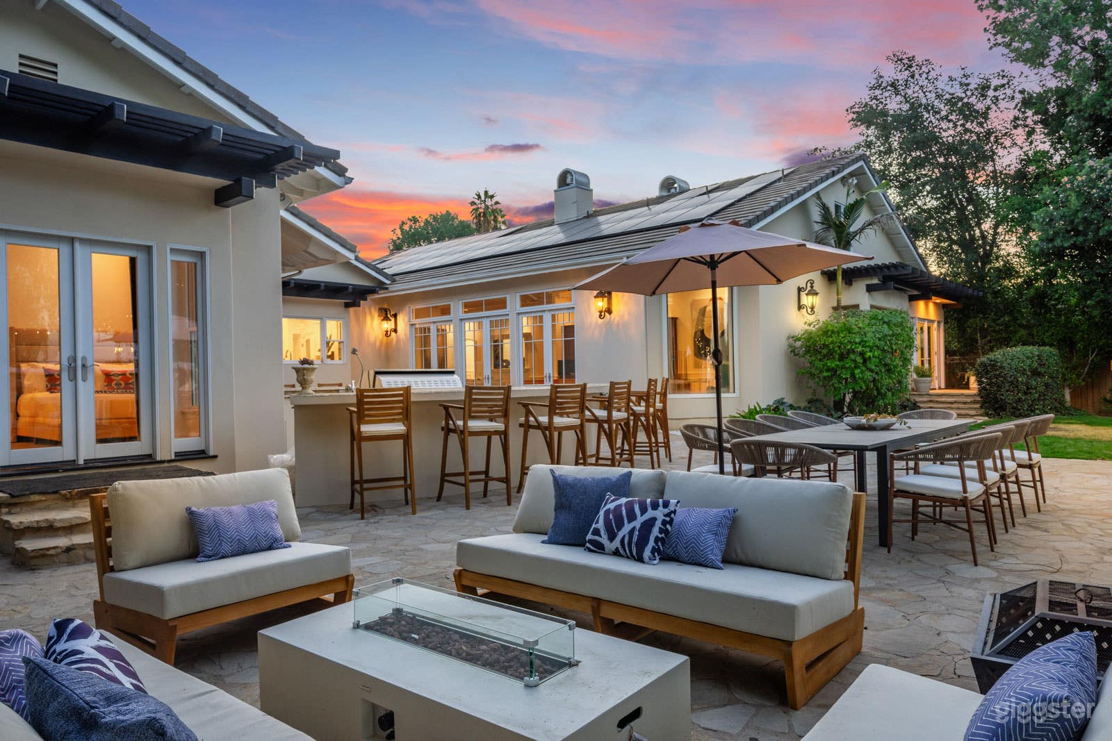 Extravagant Luxury Estate w/ Massive Backyard Photo 1