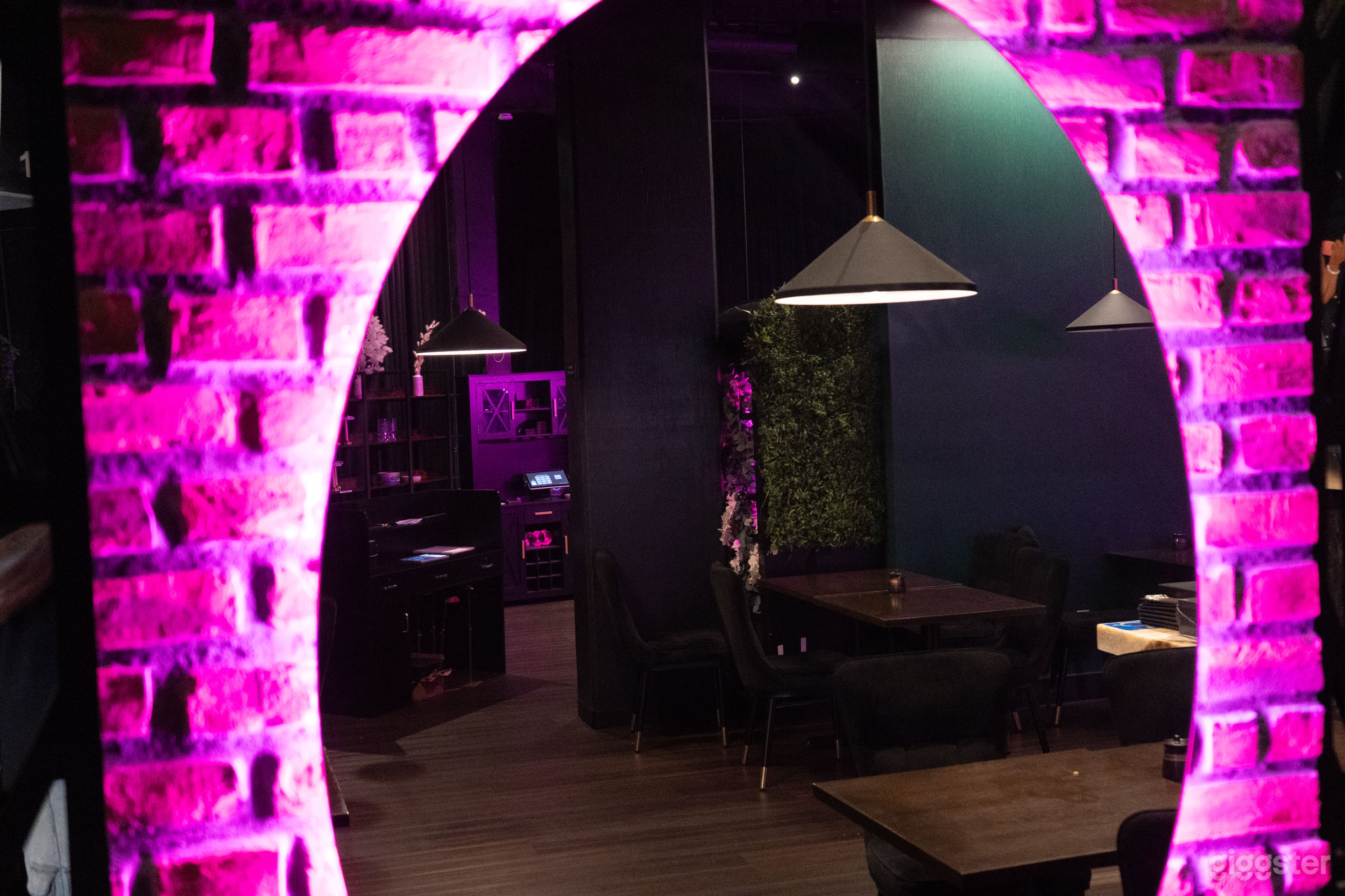 Elegant Restaurant Venue in Hollywood Photo 3