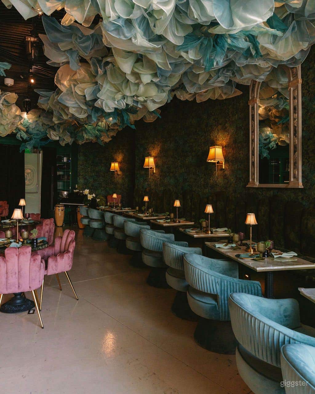 Beautiful Upscale Restaurant in Beverly Hills Photo 3