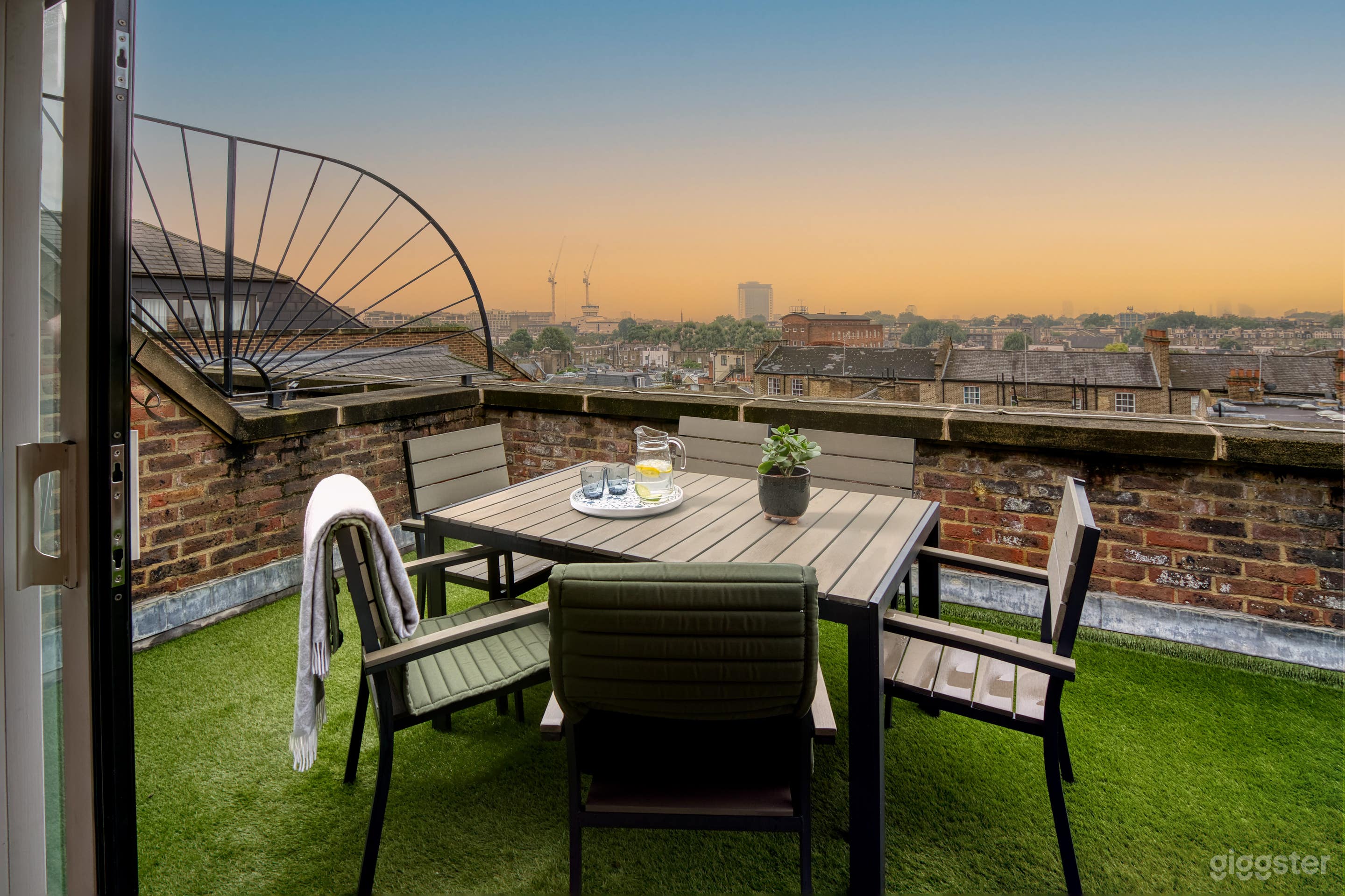 3 Bed Apartment - The Penthouse - #40 Photo 4