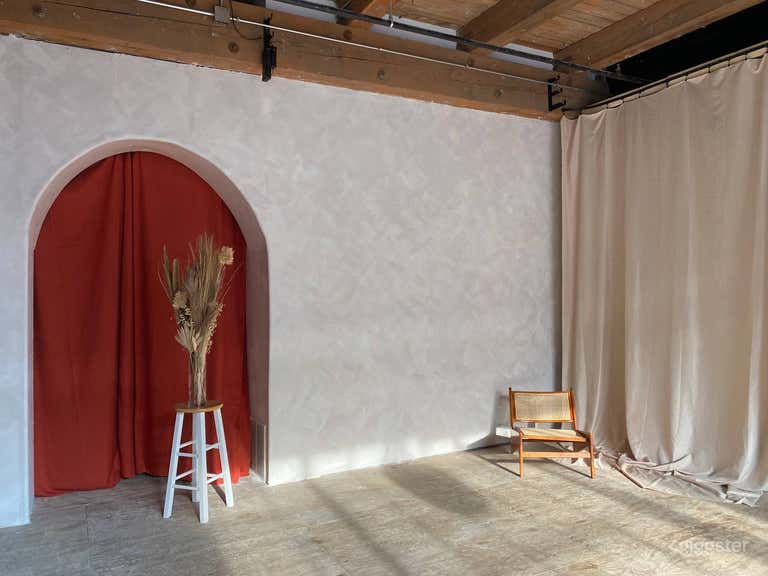  Loft Spotlights & Neon space 