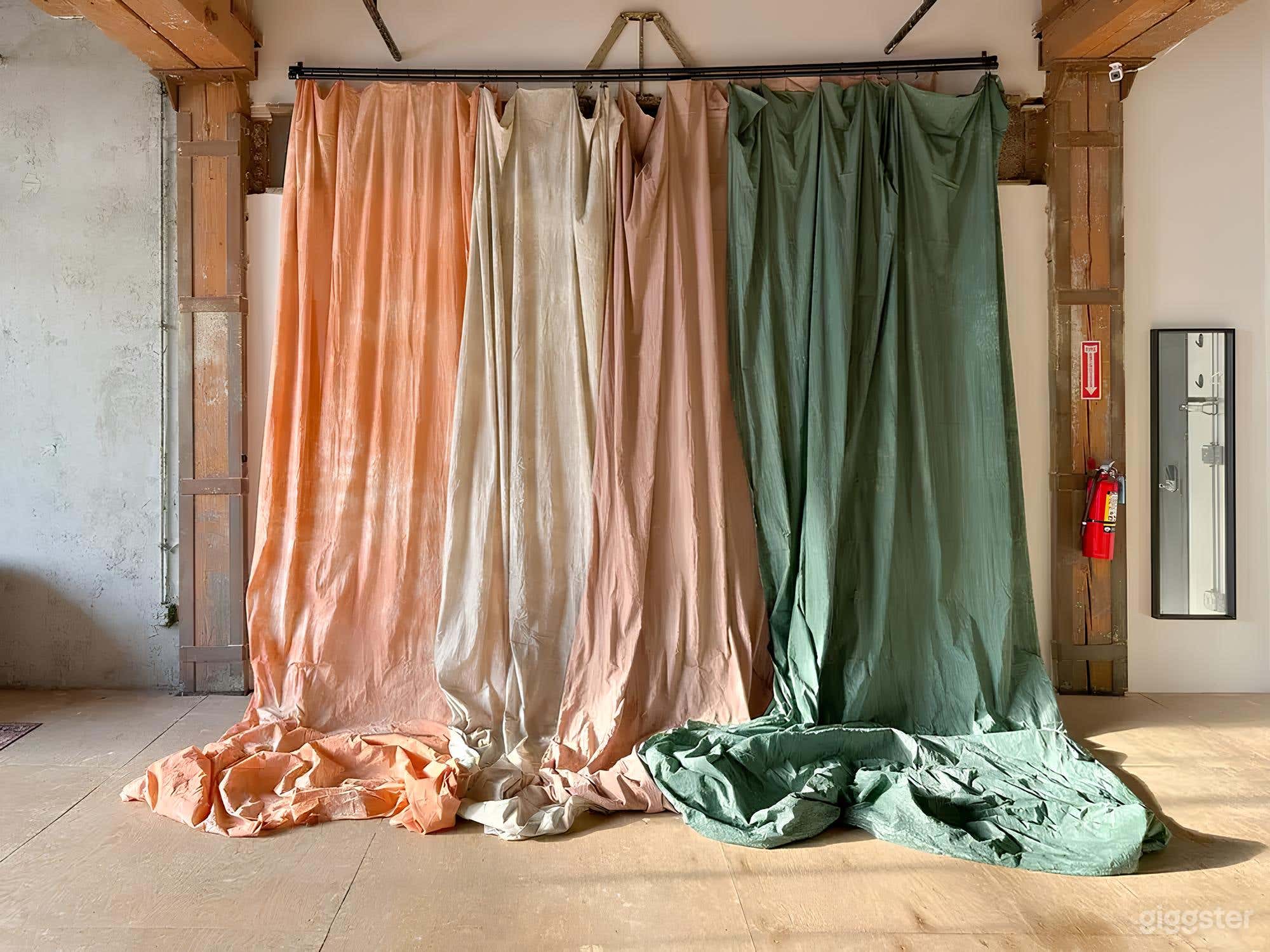 Loft Spotlights &amp; Neon space Photo 4