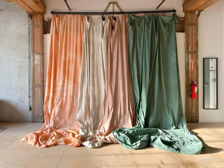  Loft Spotlights & Neon space 