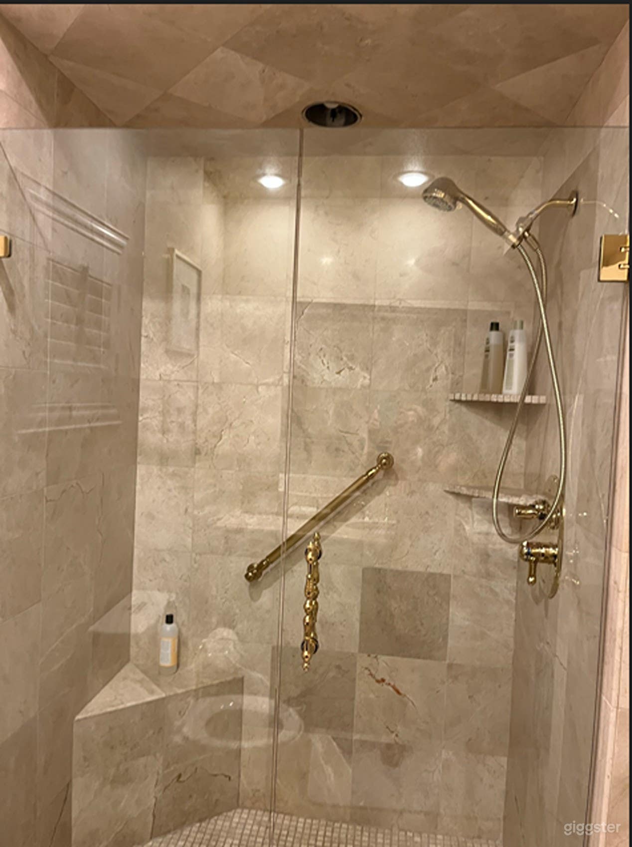 Charming Guest House Oasis on Private Acre Photo 4